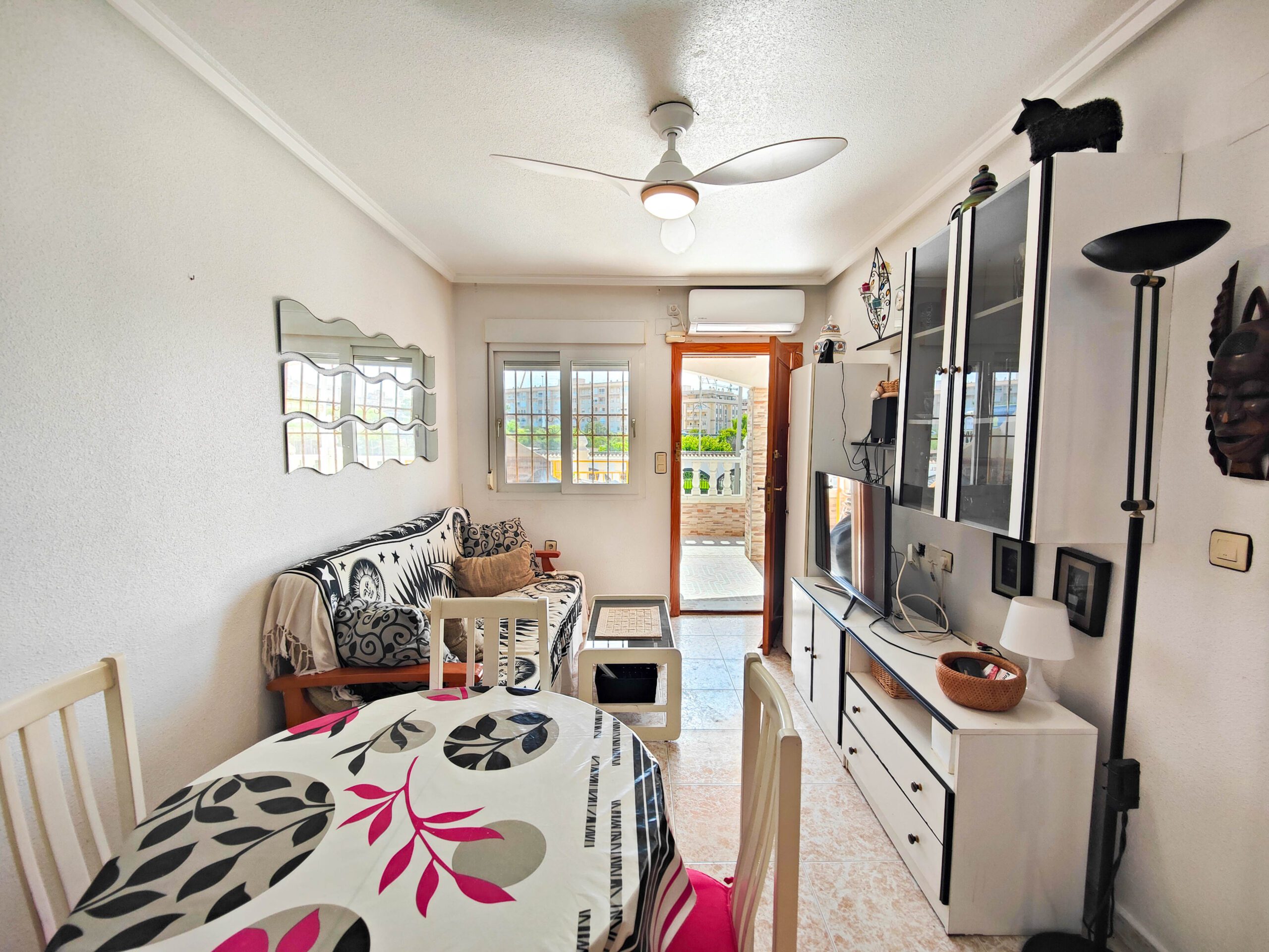 For sale - 3 Bedroom 1 Bathroom Penthouse in Torrevieja - Costa Blanca  - Alicante