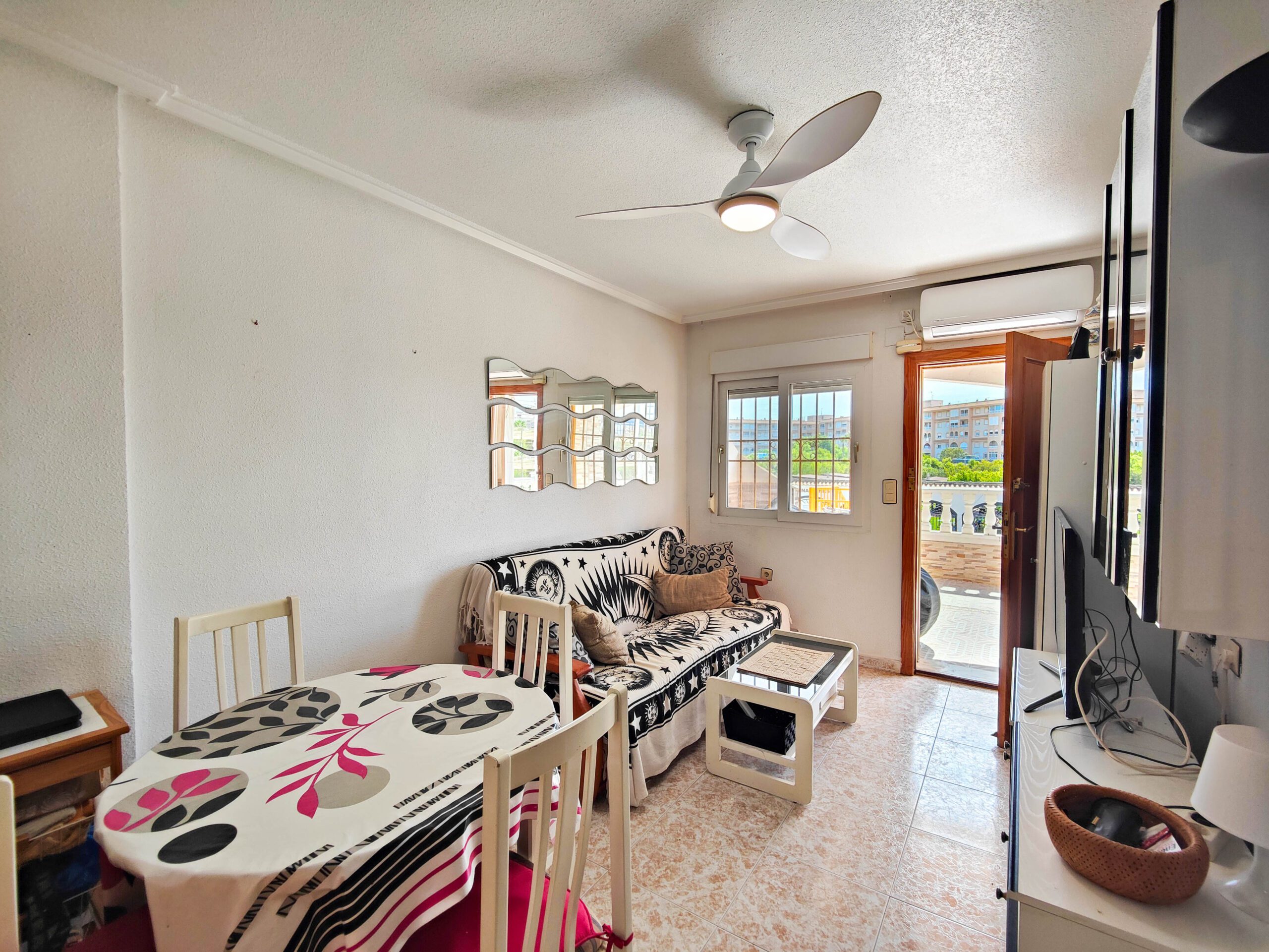 For sale - 3 Bedroom 1 Bathroom Penthouse in Torrevieja - Costa Blanca  - Alicante