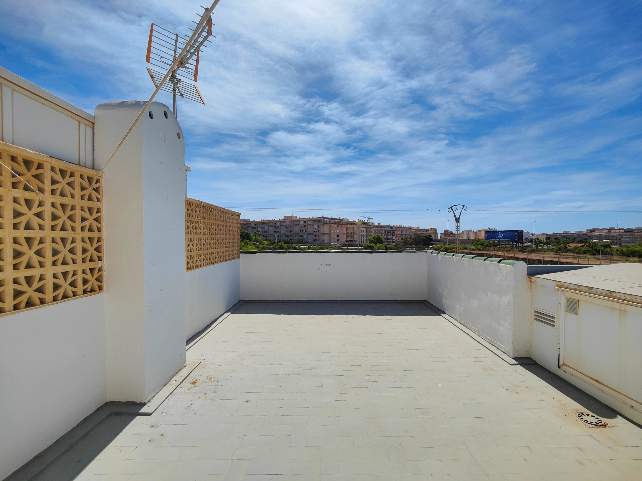 For sale - 3 Bedroom 1 Bathroom Penthouse in Torrevieja - Costa Blanca  - Alicante