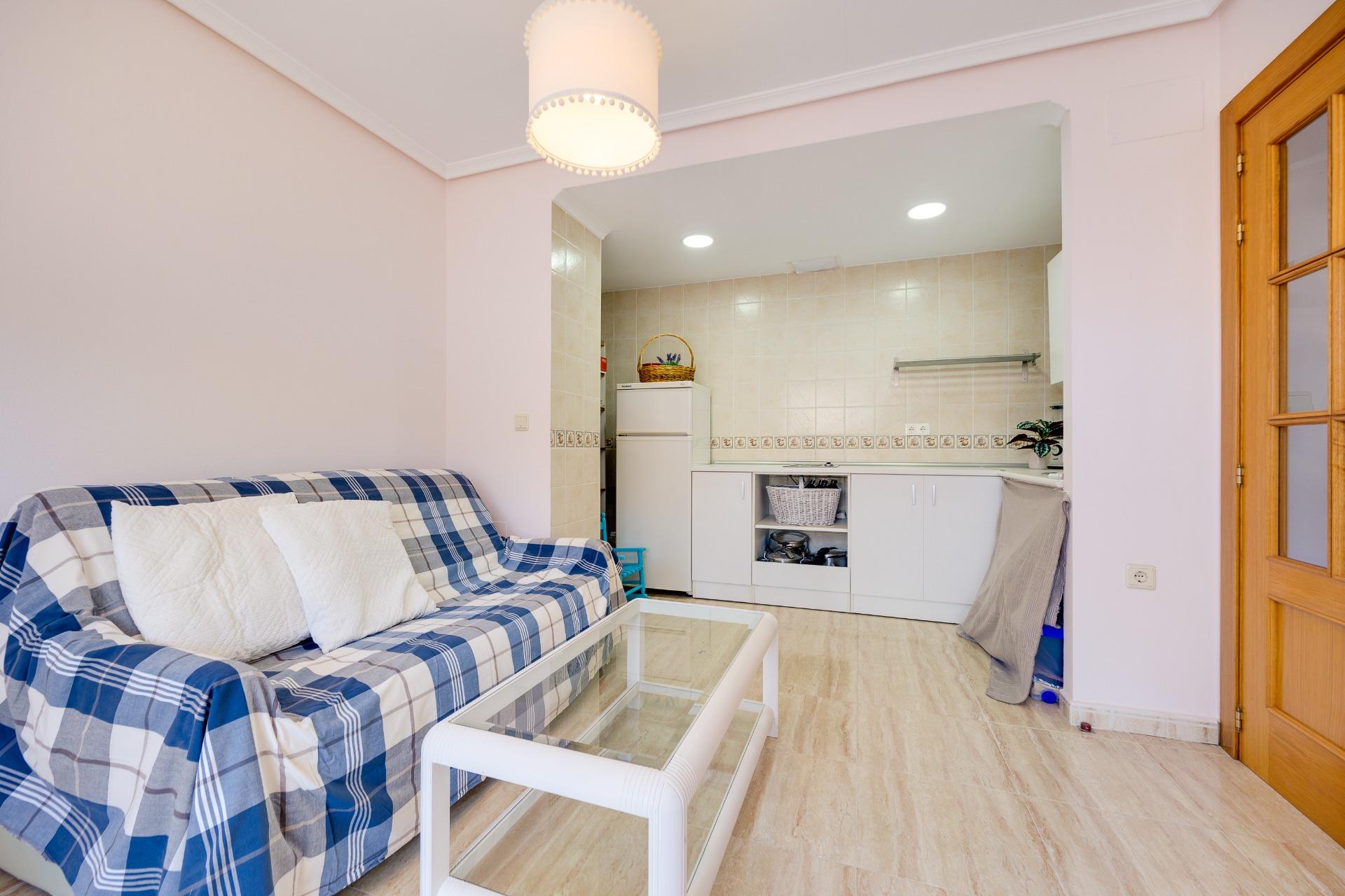 For sale - 2 Bedroom 1 Bathroom Penthouse in Torrevieja - Centro  - Alicante