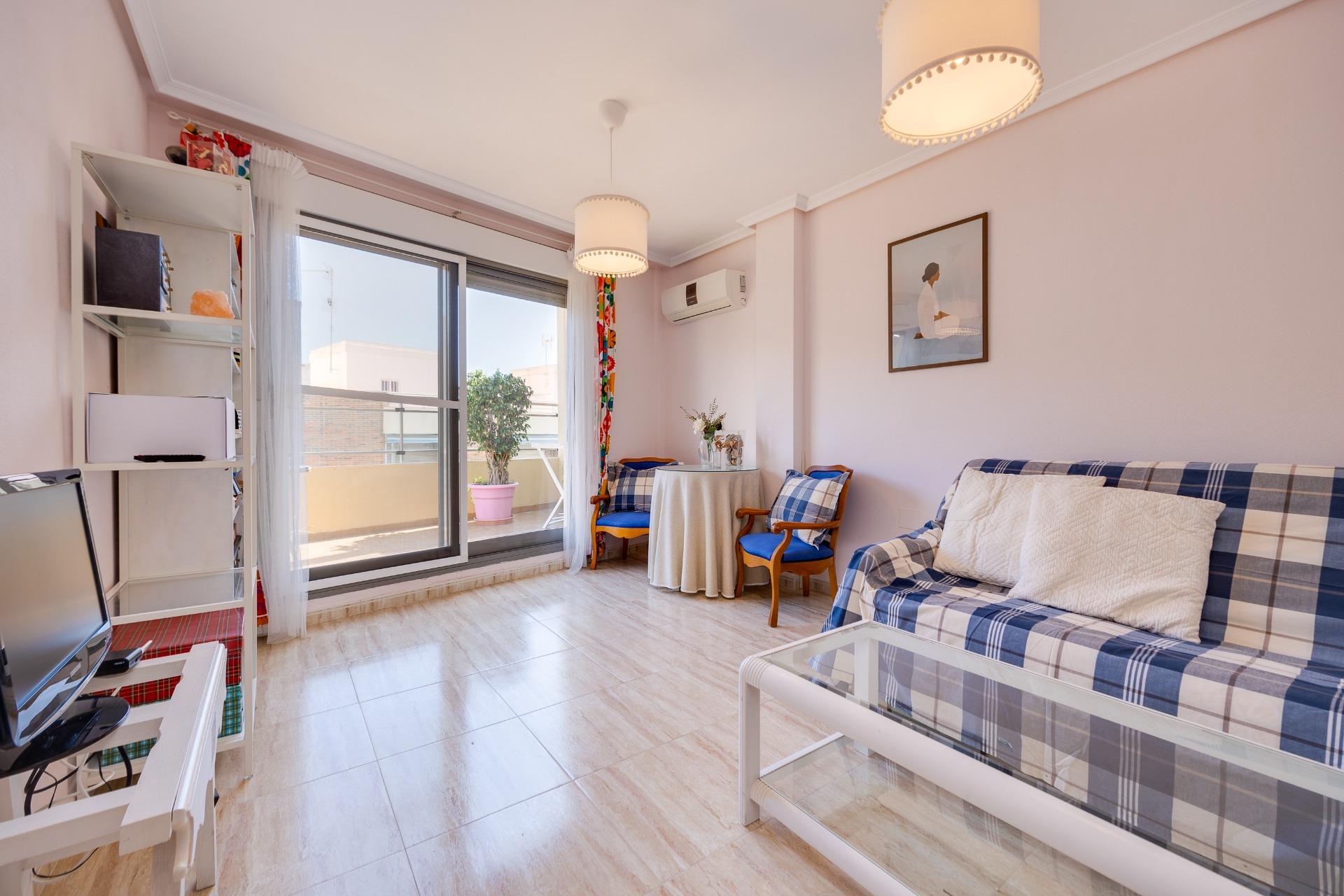 For sale - 2 Bedroom 1 Bathroom Penthouse in Torrevieja - Centro  - Alicante