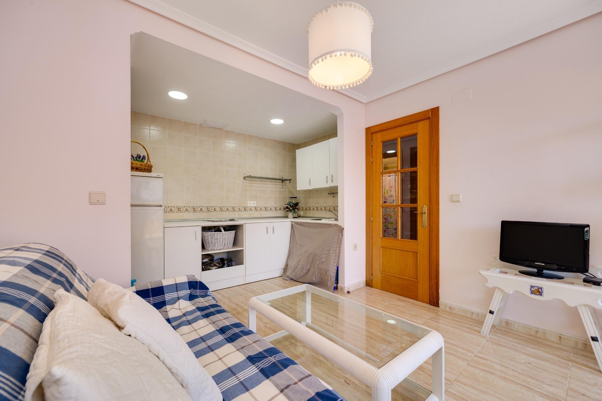 For sale - 2 Bedroom 1 Bathroom Penthouse in Torrevieja - Centro  - Alicante