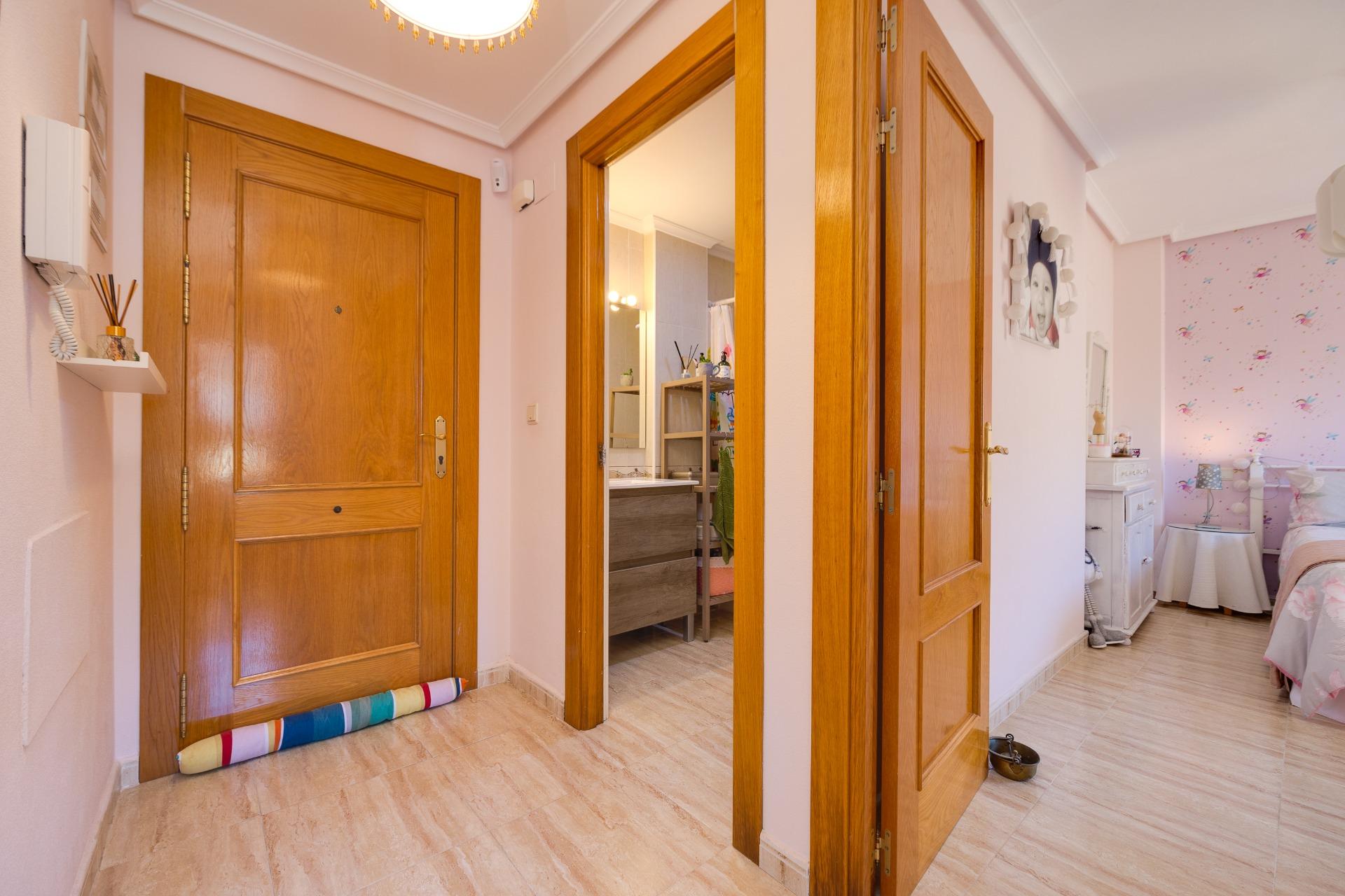 For sale - 2 Bedroom 1 Bathroom Penthouse in Torrevieja - Centro  - Alicante