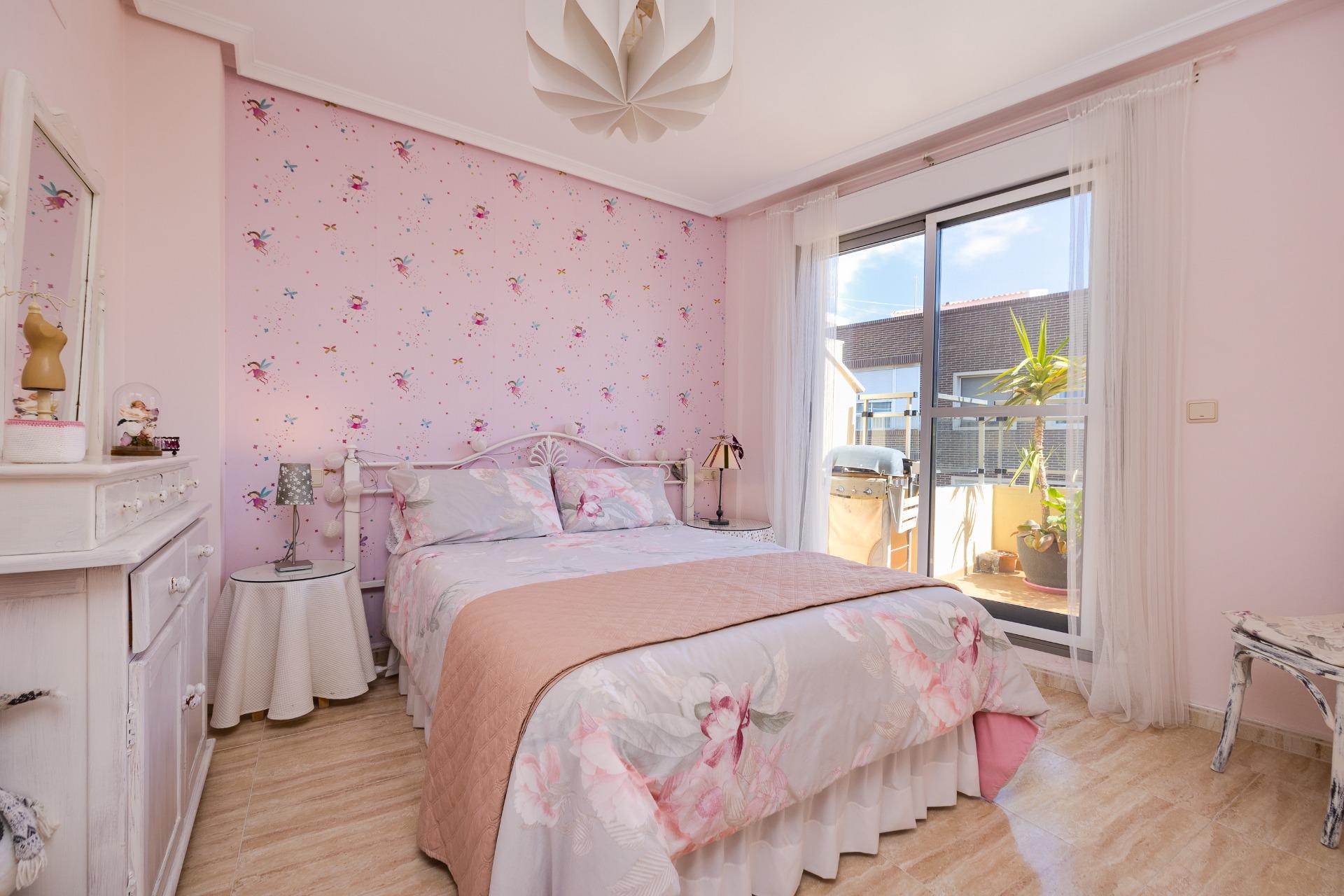 For sale - 2 Bedroom 1 Bathroom Penthouse in Torrevieja - Centro  - Alicante