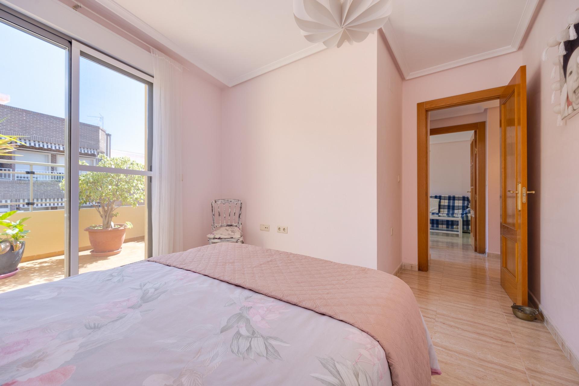 For sale - 2 Bedroom 1 Bathroom Penthouse in Torrevieja - Centro  - Alicante