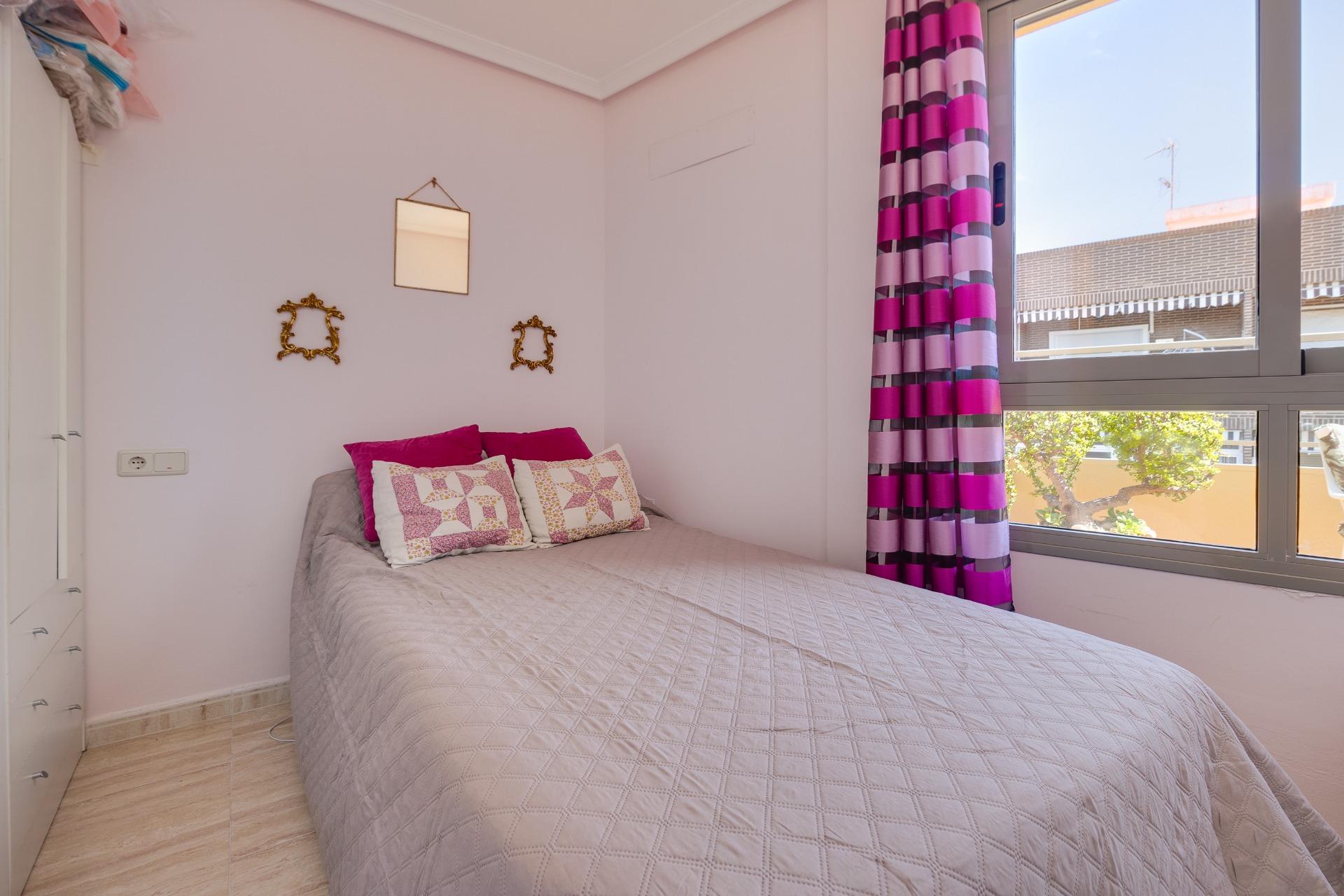 For sale - 2 Bedroom 1 Bathroom Penthouse in Torrevieja - Centro  - Alicante