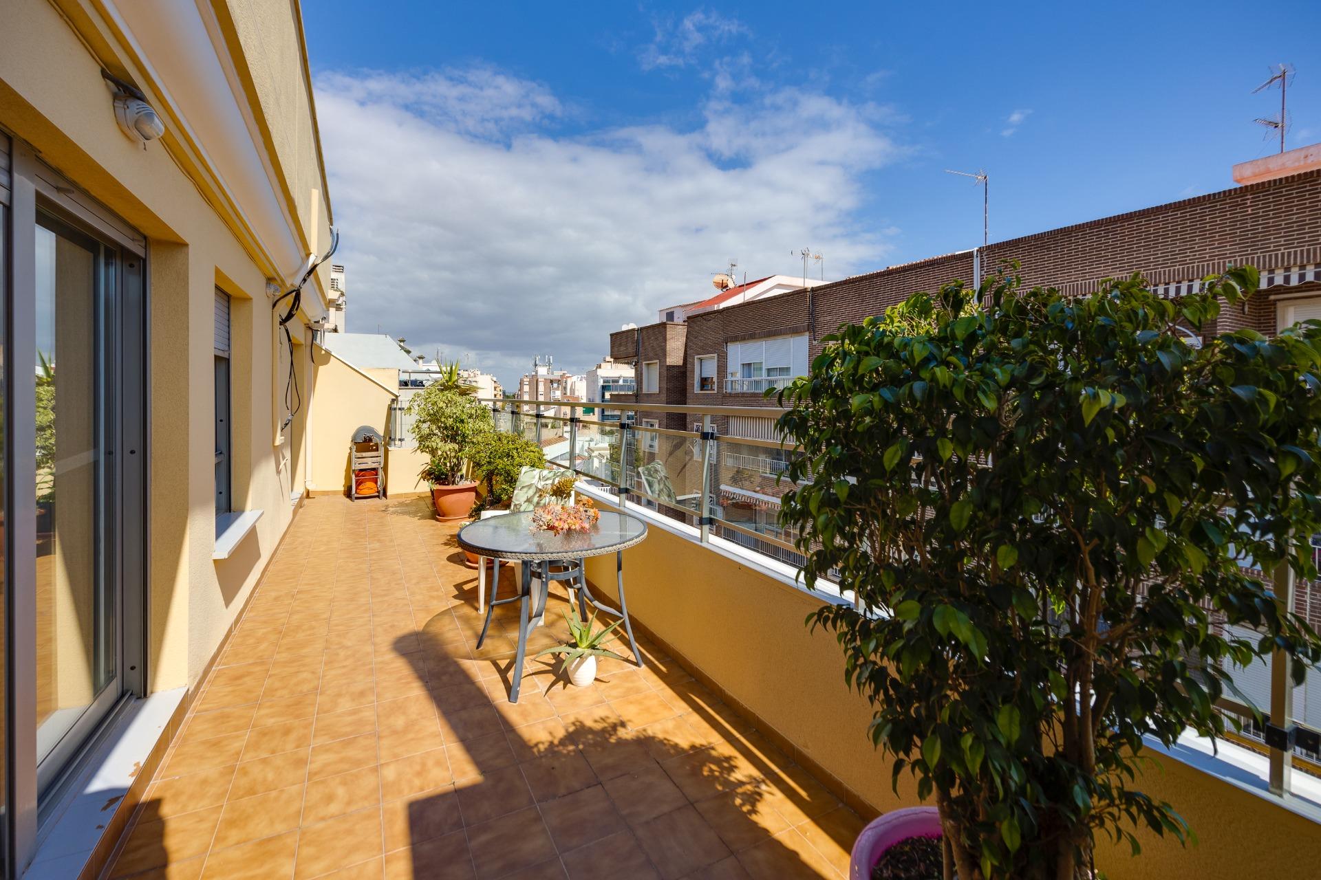 For sale - 2 Bedroom 1 Bathroom Penthouse in Torrevieja - Centro  - Alicante