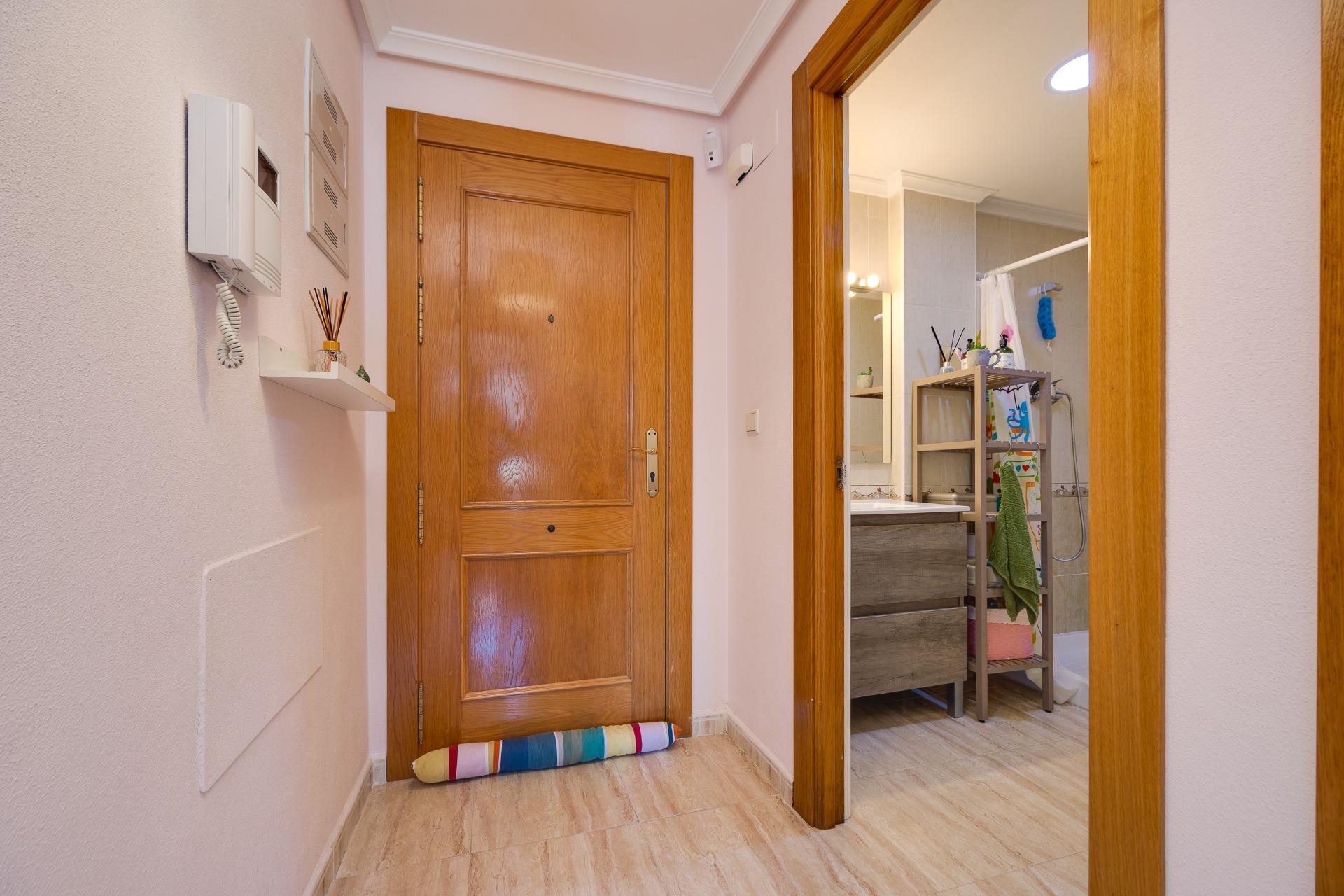 For sale - 2 Bedroom 1 Bathroom Penthouse in Torrevieja - Centro  - Alicante