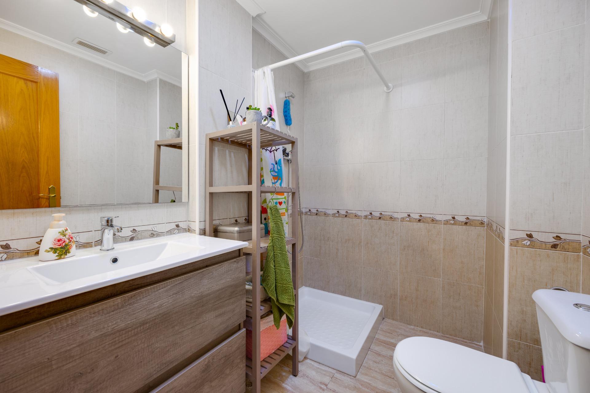 For sale - 2 Bedroom 1 Bathroom Penthouse in Torrevieja - Centro  - Alicante