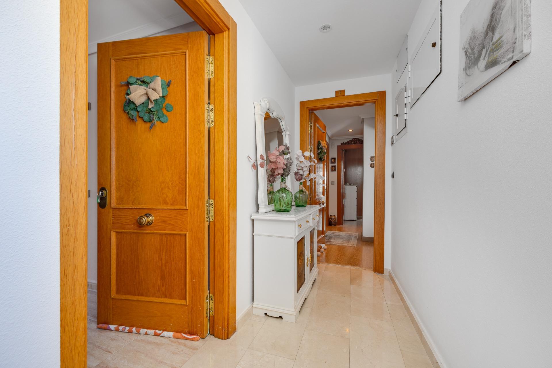 For sale - 2 Bedroom 1 Bathroom Penthouse in Torrevieja - Centro  - Alicante