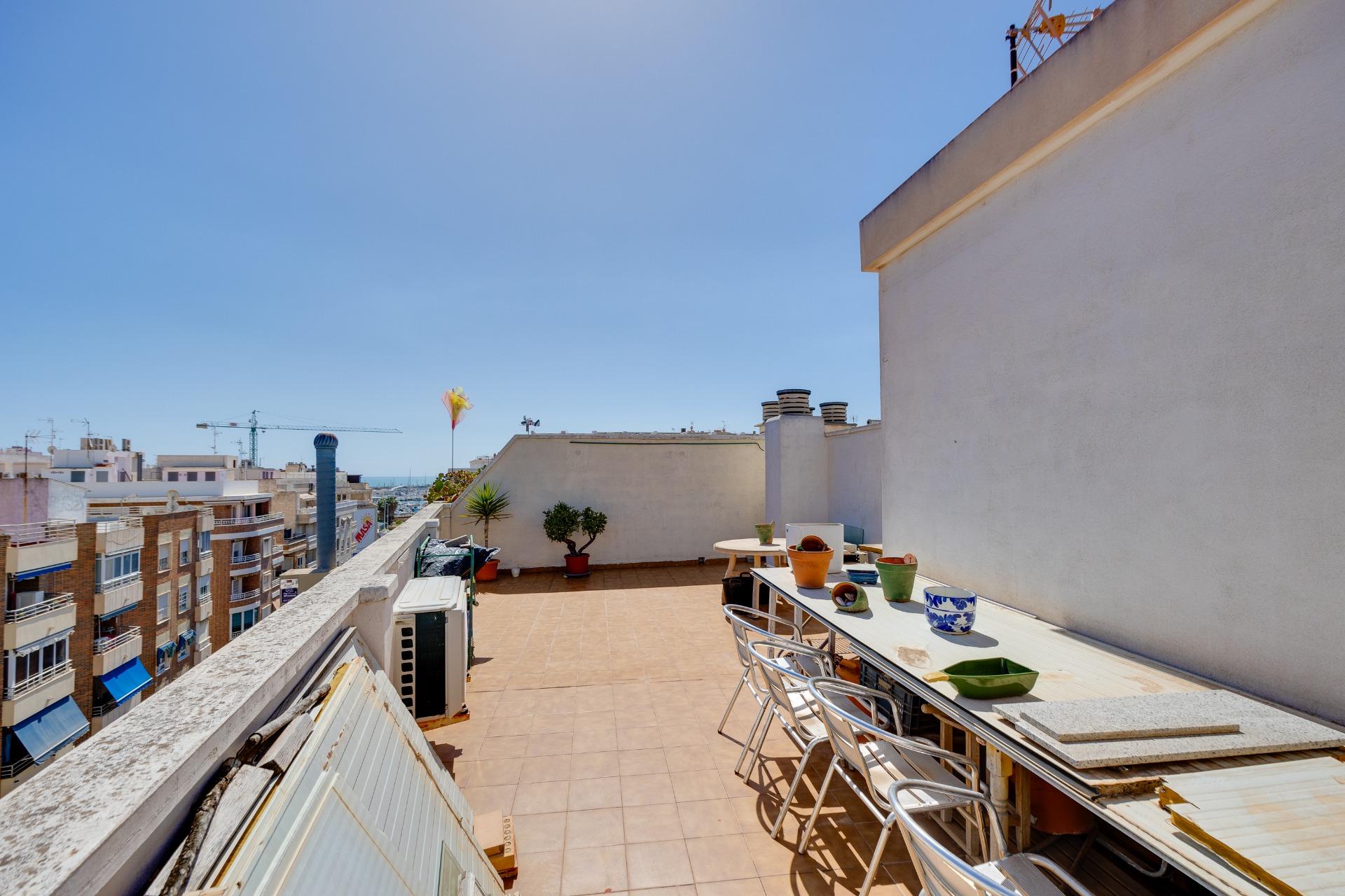 For sale - 2 Bedroom 1 Bathroom Penthouse in Torrevieja - Centro  - Alicante