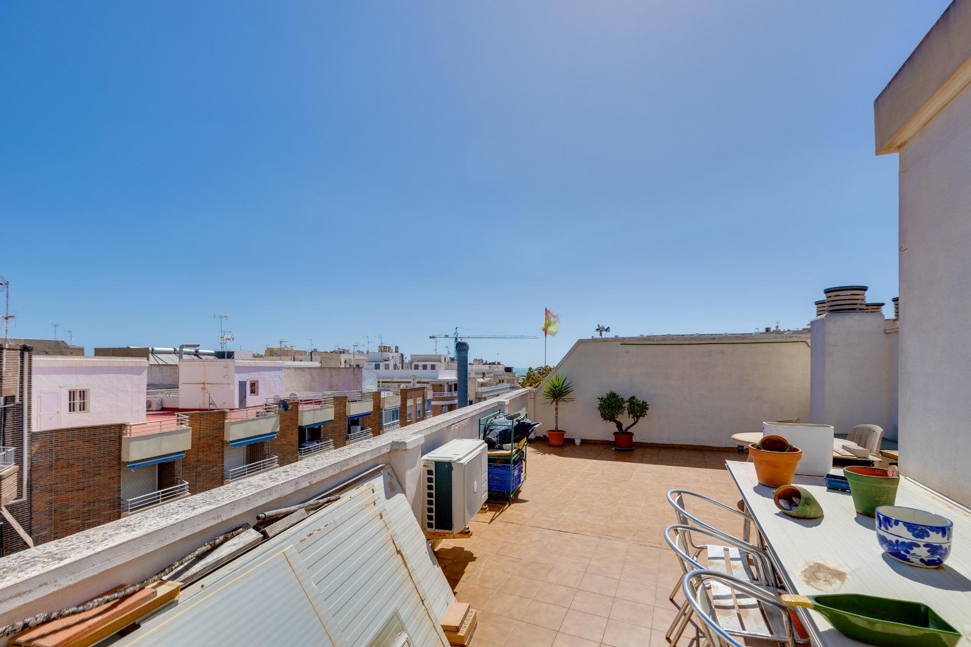 For sale - 2 Bedroom 1 Bathroom Penthouse in Torrevieja - Centro  - Alicante