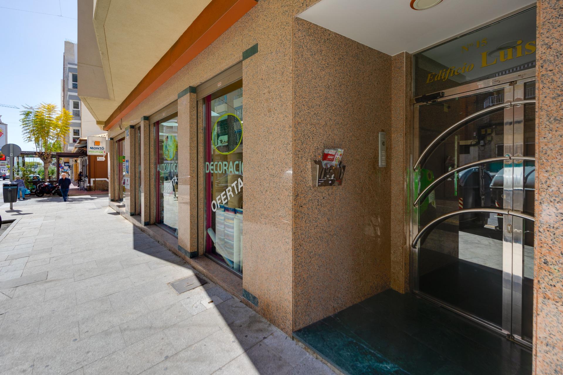 For sale - 2 Bedroom 1 Bathroom Penthouse in Torrevieja - Centro  - Alicante