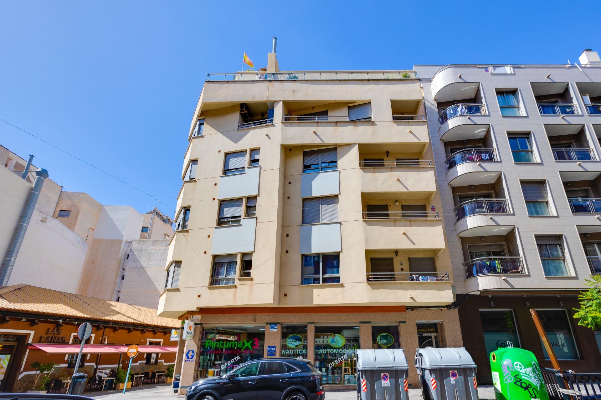 For sale - 2 Bedroom 1 Bathroom Penthouse in Torrevieja - Centro  - Alicante