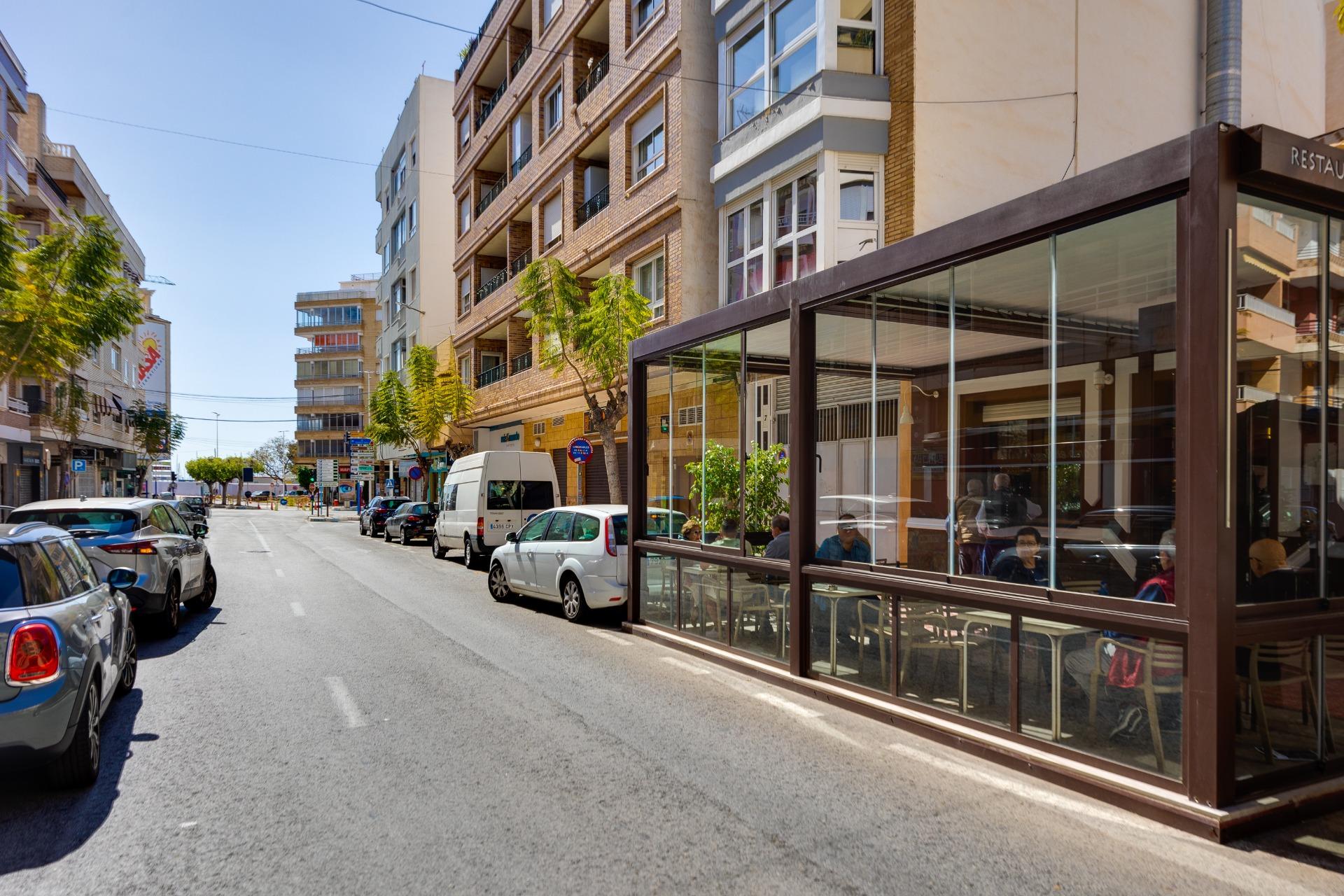 For sale - 2 Bedroom 1 Bathroom Penthouse in Torrevieja - Centro  - Alicante