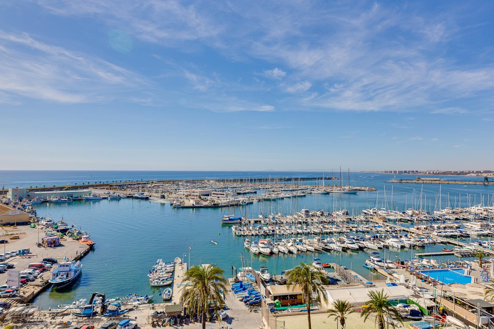 For sale - 2 Bedroom 1 Bathroom Penthouse in Torrevieja - Centro  - Alicante
