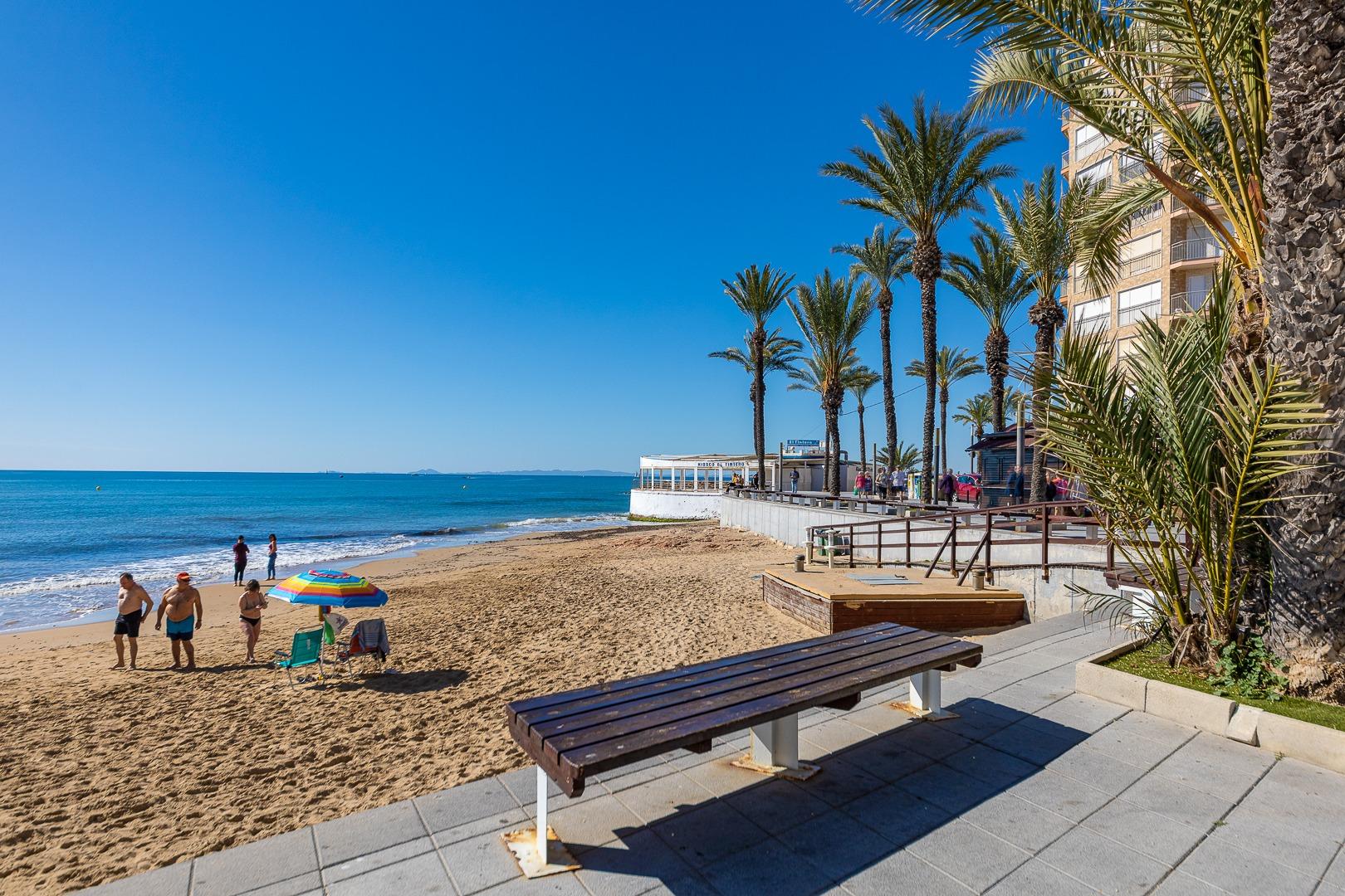 For sale - 2 Bedroom 1 Bathroom Penthouse in Torrevieja - Centro  - Alicante