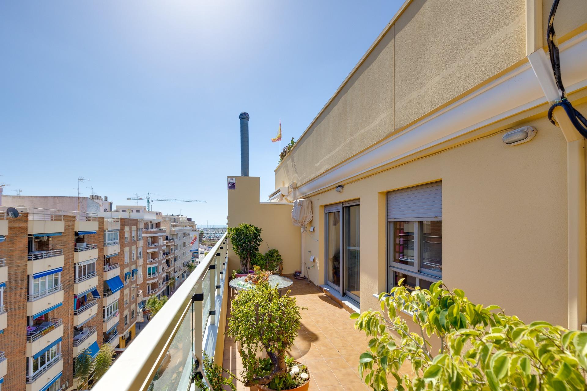 For sale - 2 Bedroom 1 Bathroom Penthouse in Torrevieja - Centro  - Alicante