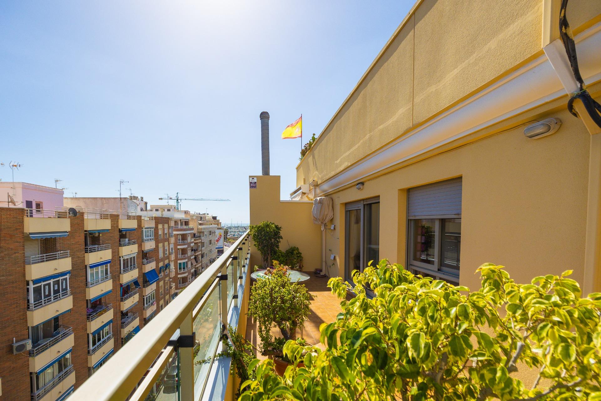 For sale - 2 Bedroom 1 Bathroom Penthouse in Torrevieja - Centro  - Alicante