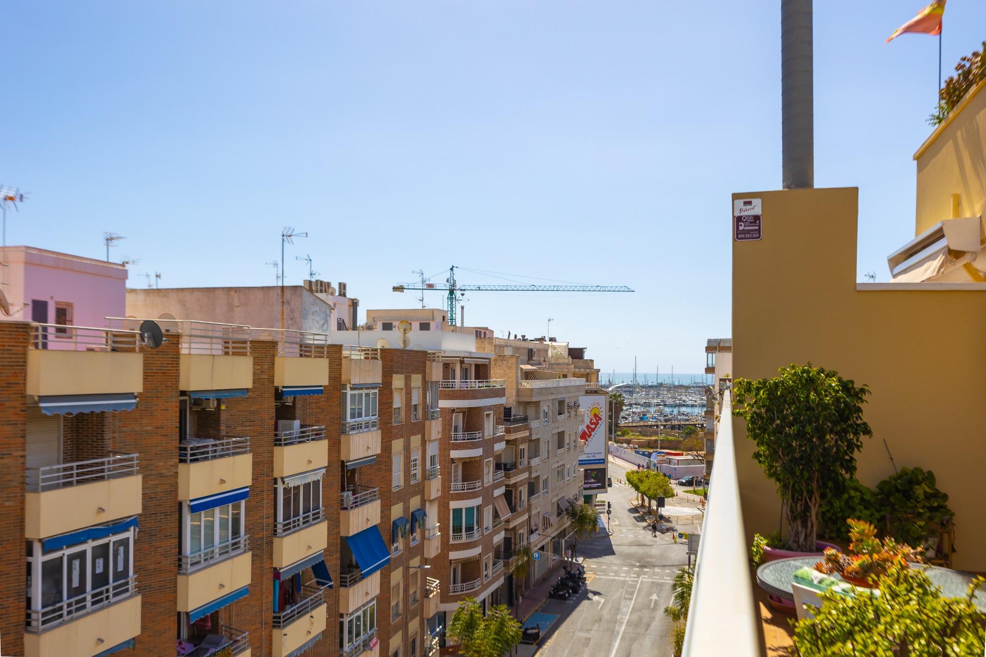 For sale - 2 Bedroom 1 Bathroom Penthouse in Torrevieja - Centro  - Alicante