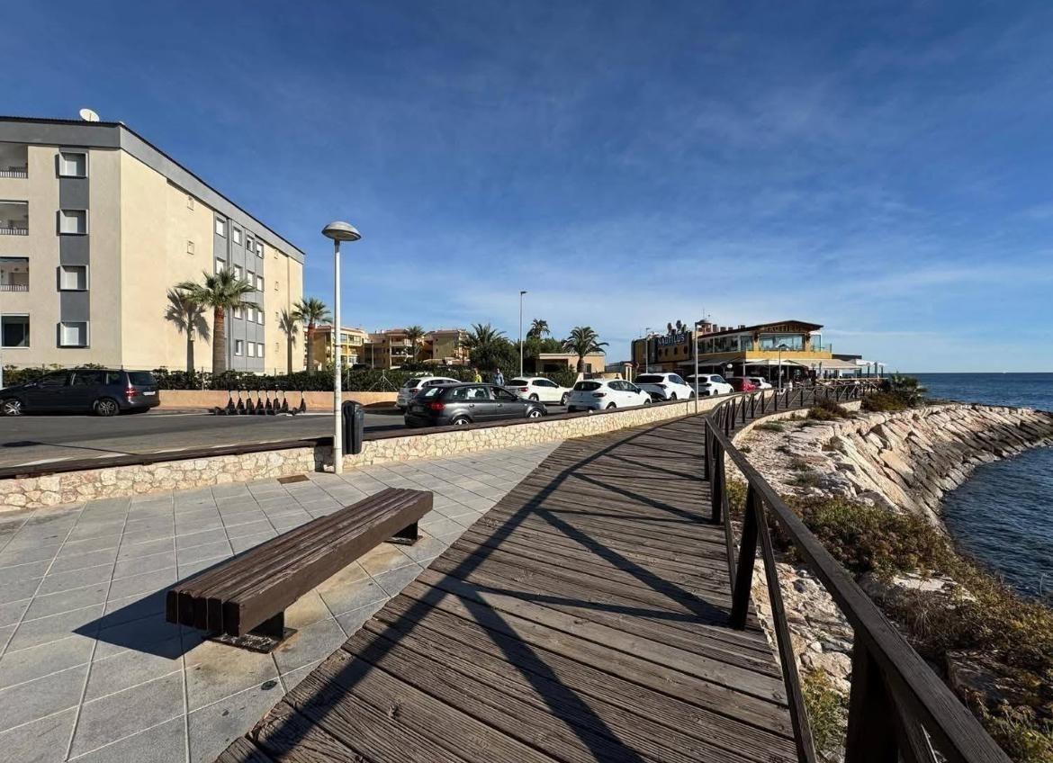 For sale - 3 Bedroom 2 Bathroom Apartment in Torrevieja - Punta Prima  - Alicante