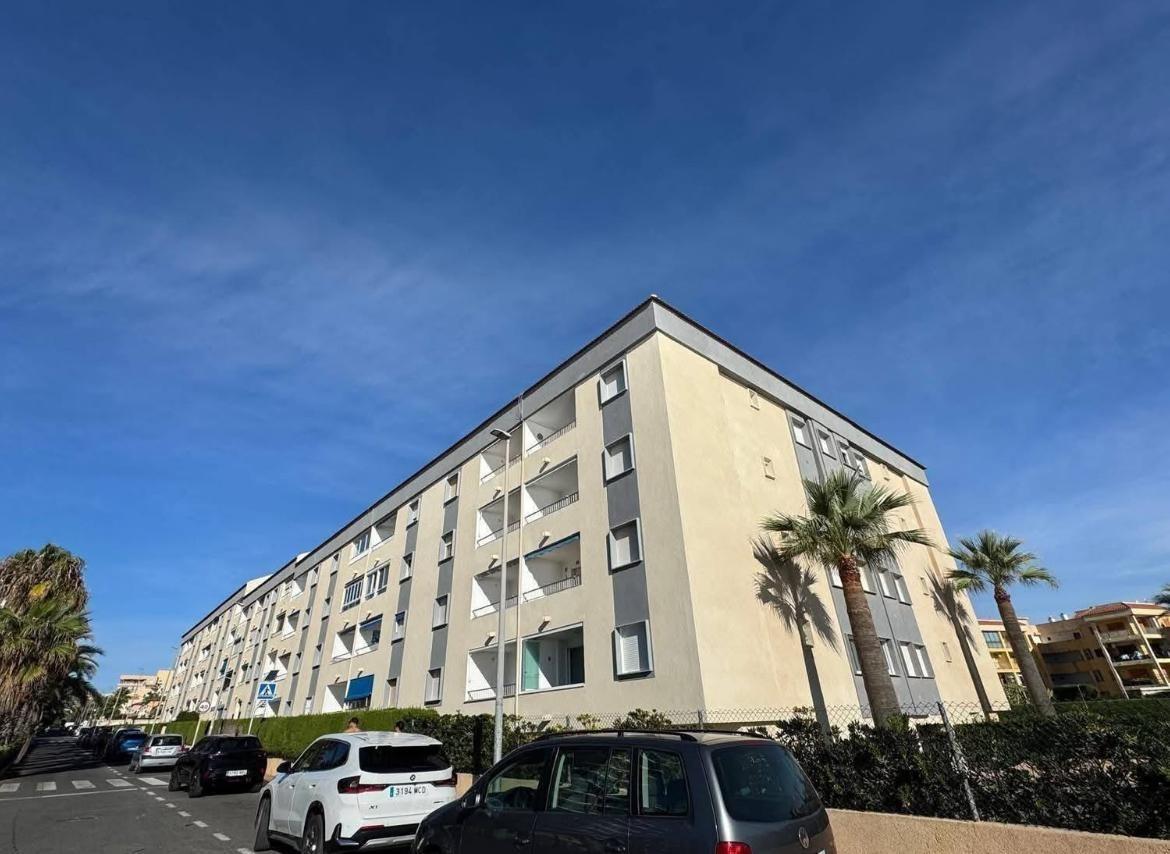 For sale - 3 Bedroom 2 Bathroom Apartment in Torrevieja - Punta Prima  - Alicante