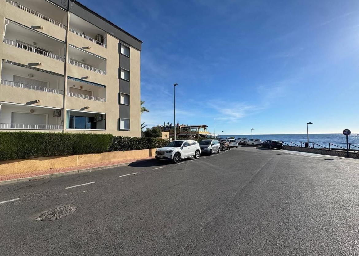 For sale - 3 Bedroom 2 Bathroom Apartment in Torrevieja - Punta Prima  - Alicante
