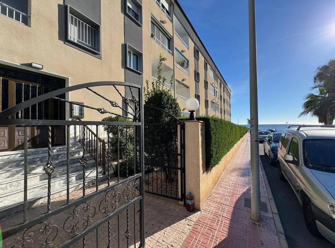 For sale - 3 Bedroom 2 Bathroom Apartment in Torrevieja - Punta Prima  - Alicante