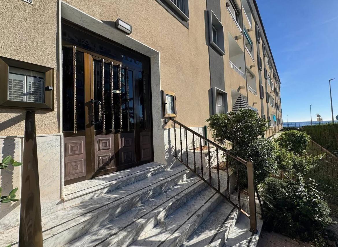 For sale - 3 Bedroom 2 Bathroom Apartment in Torrevieja - Punta Prima  - Alicante