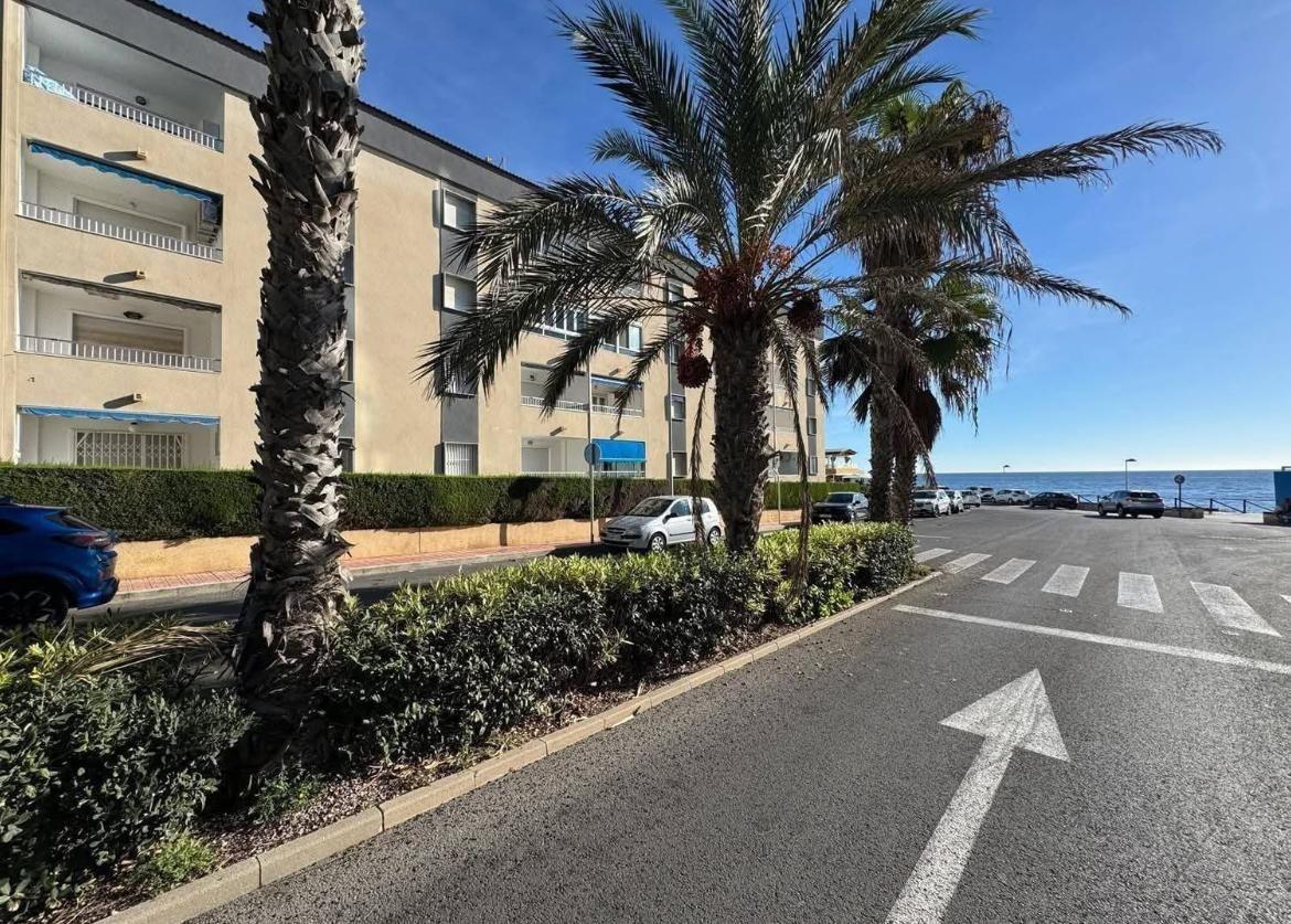 For sale - 3 Bedroom 2 Bathroom Apartment in Torrevieja - Punta Prima  - Alicante