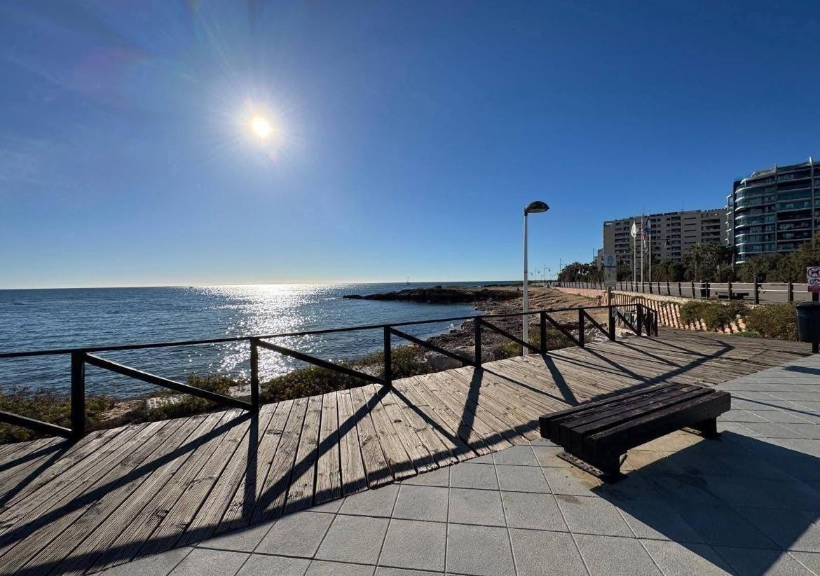 For sale - 3 Bedroom 2 Bathroom Apartment in Torrevieja - Punta Prima  - Alicante