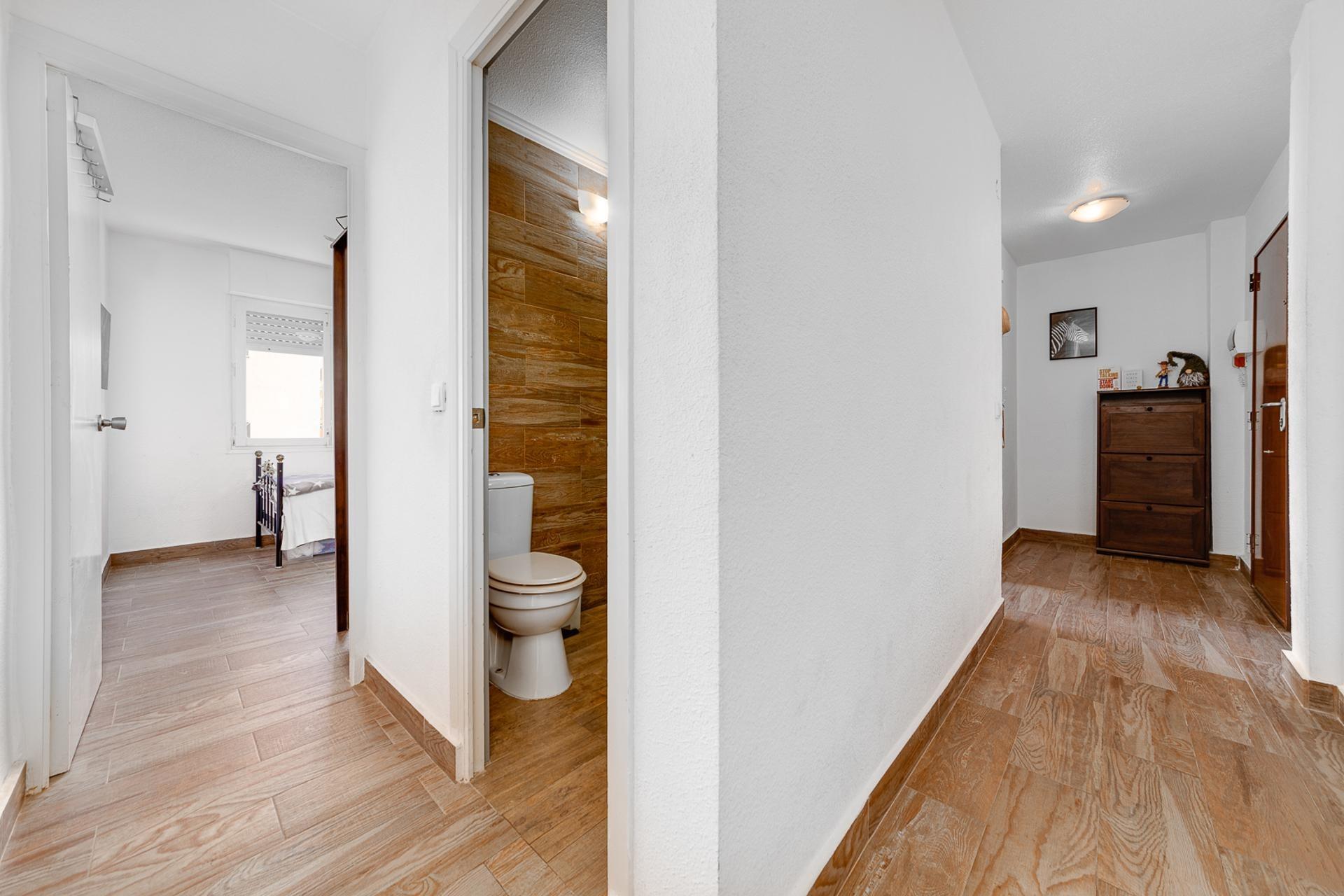 For sale - 3 Bedroom 2 Bathroom Apartment in Torrevieja - Playa Del Cura  - Alicante