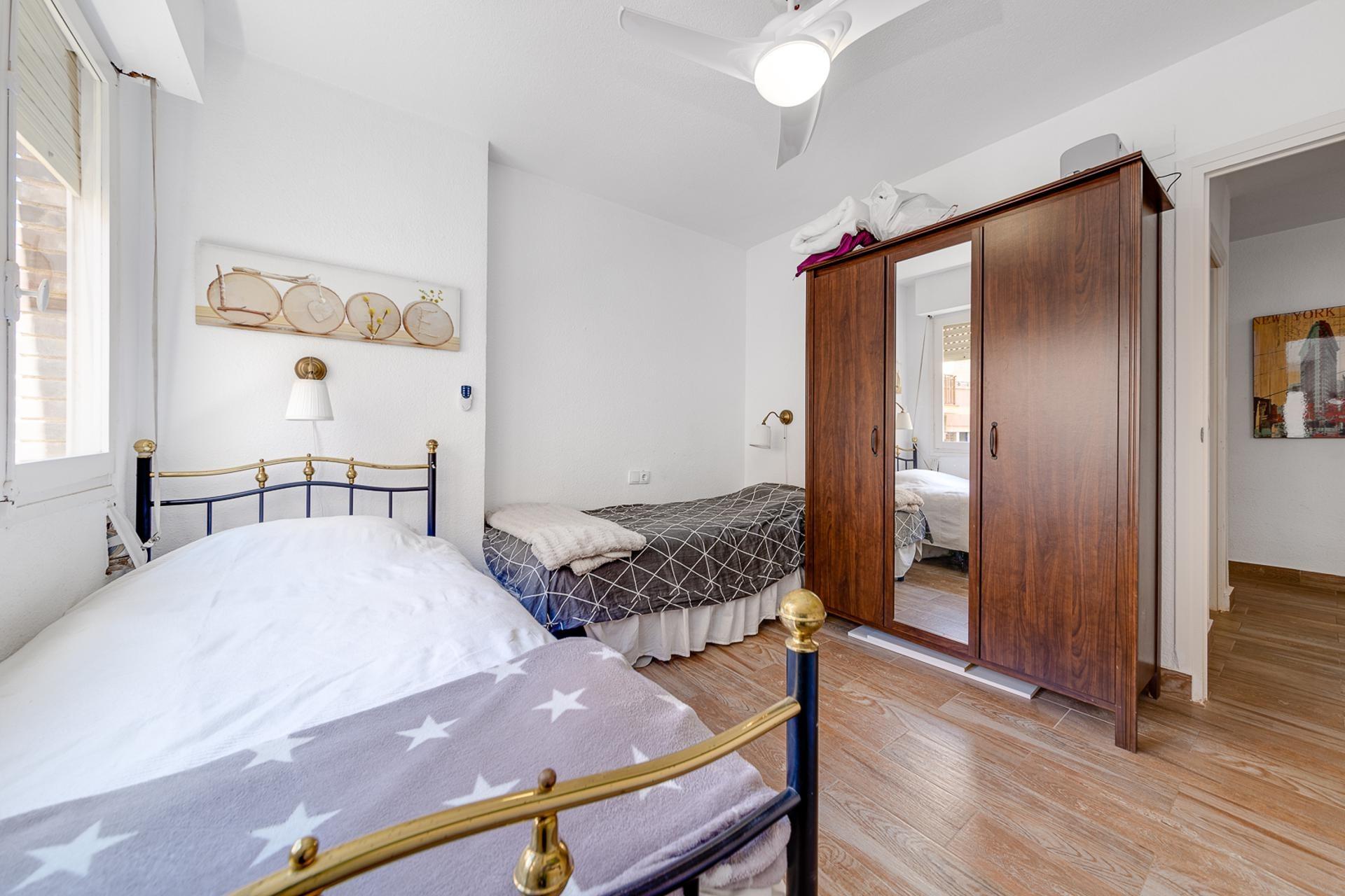 For sale - 3 Bedroom 2 Bathroom Apartment in Torrevieja - Playa Del Cura  - Alicante