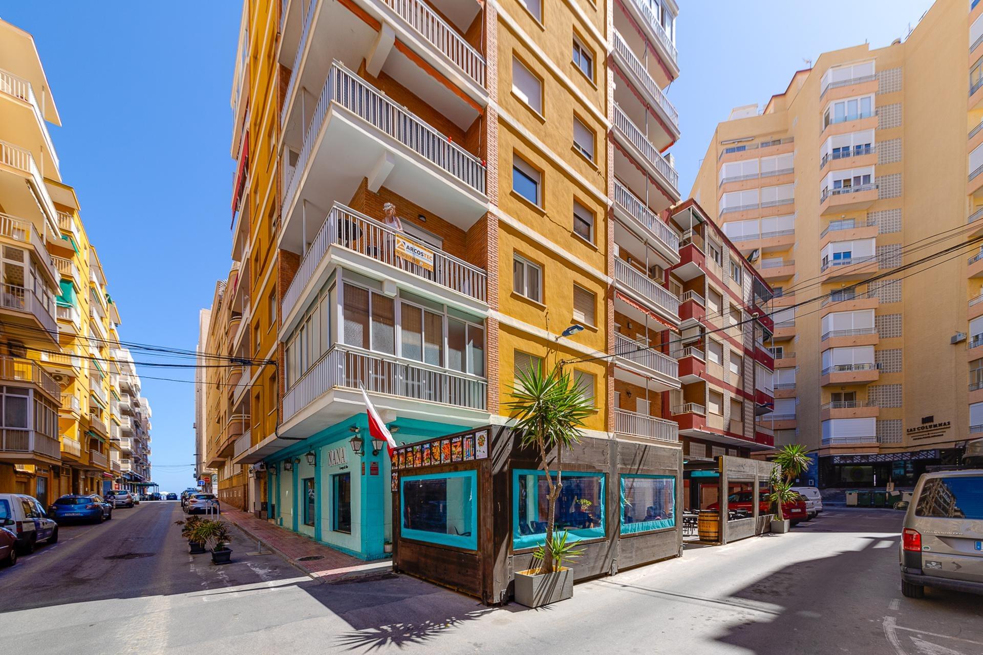 For sale - 3 Bedroom 2 Bathroom Apartment in Torrevieja - Playa Del Cura  - Alicante