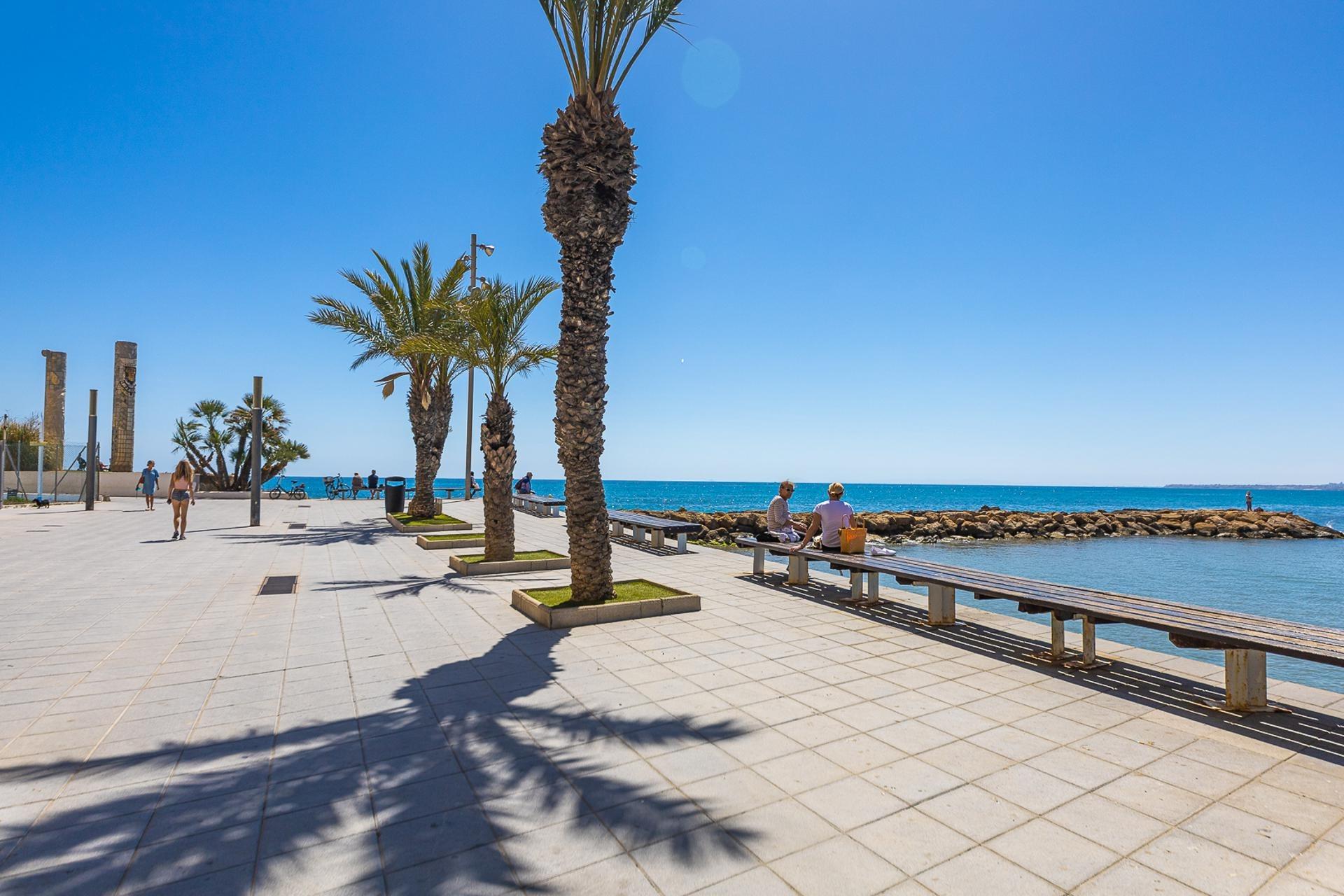 For sale - 3 Bedroom 2 Bathroom Apartment in Torrevieja - Playa Del Cura  - Alicante