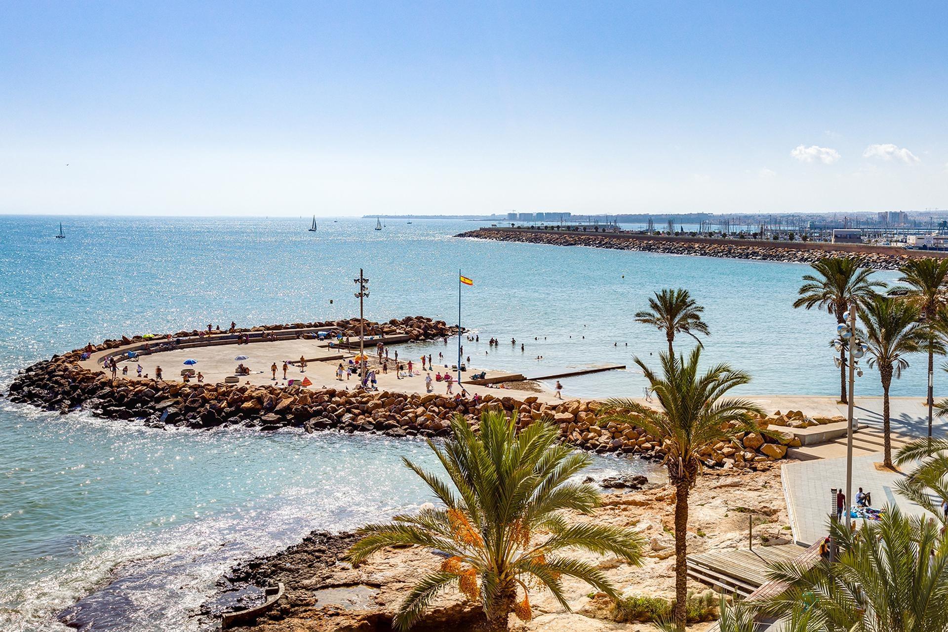 For sale - 3 Bedroom 2 Bathroom Apartment in Torrevieja - Playa Del Cura  - Alicante