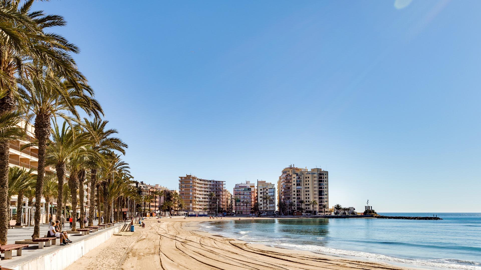 For sale - 3 Bedroom 2 Bathroom Apartment in Torrevieja - Playa Del Cura  - Alicante
