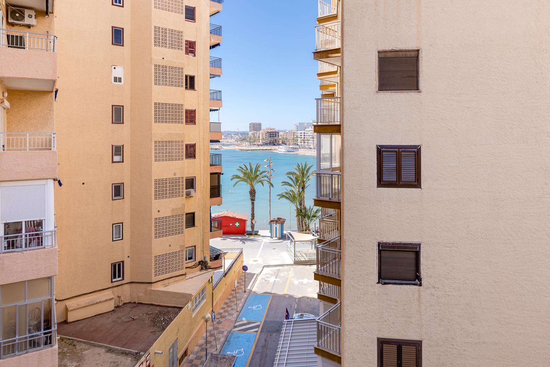 For sale - 3 Bedroom 2 Bathroom Apartment in Torrevieja - Playa Del Cura  - Alicante