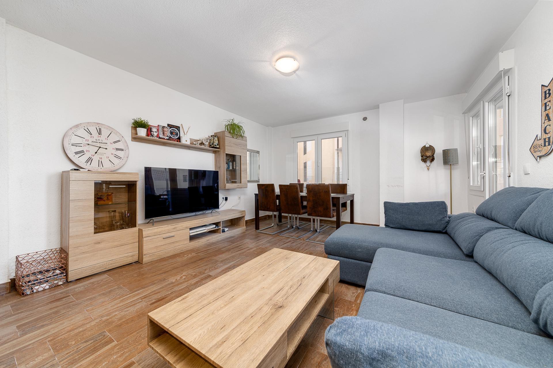 For sale - 3 Bedroom 2 Bathroom Apartment in Torrevieja - Playa Del Cura  - Alicante