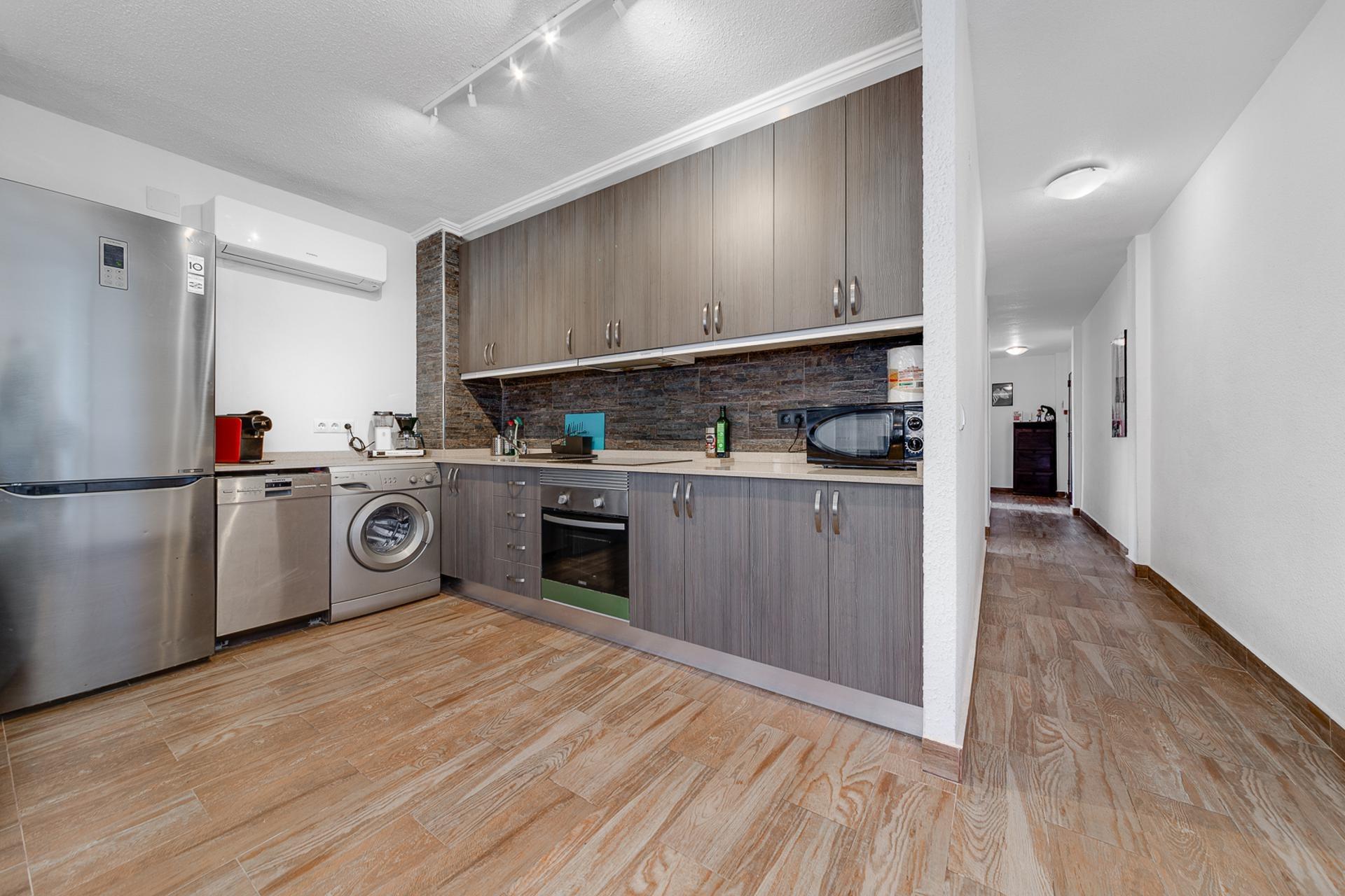 For sale - 3 Bedroom 2 Bathroom Apartment in Torrevieja - Playa Del Cura  - Alicante