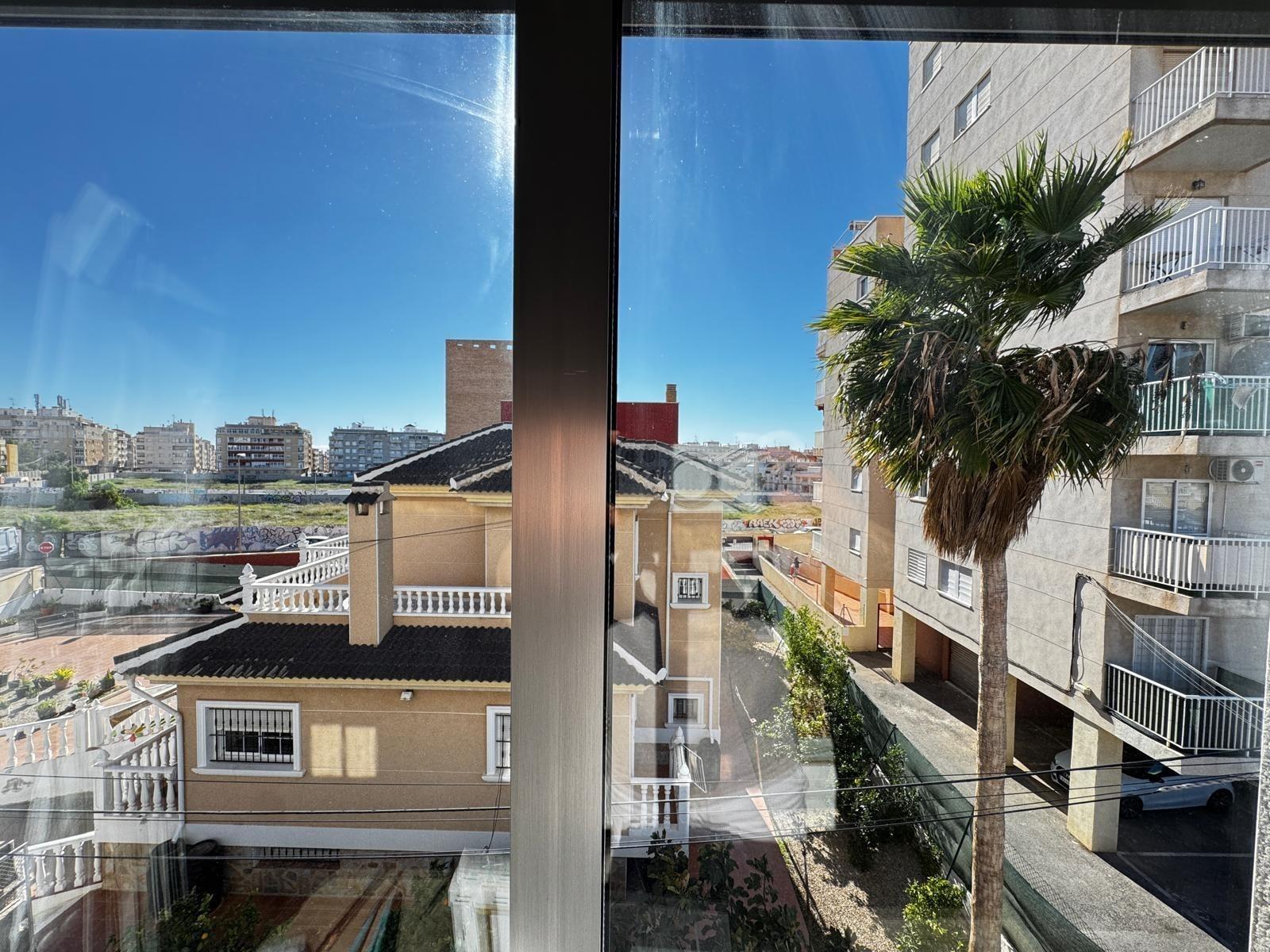 For sale - 3 Bedroom 2 Bathroom Apartment in Torrevieja - Playa Del Cura  - Alicante