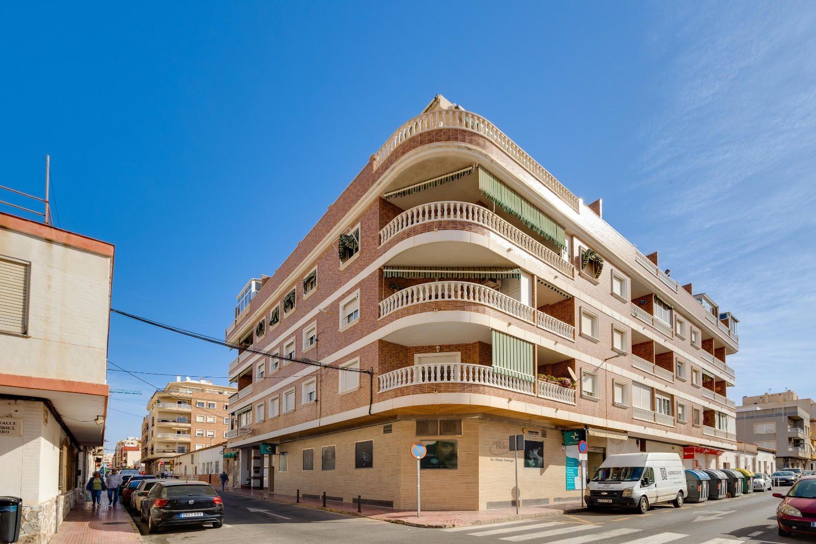 For sale - 3 Bedroom 2 Bathroom Apartment in Torrevieja - Torrevieja  - Alicante