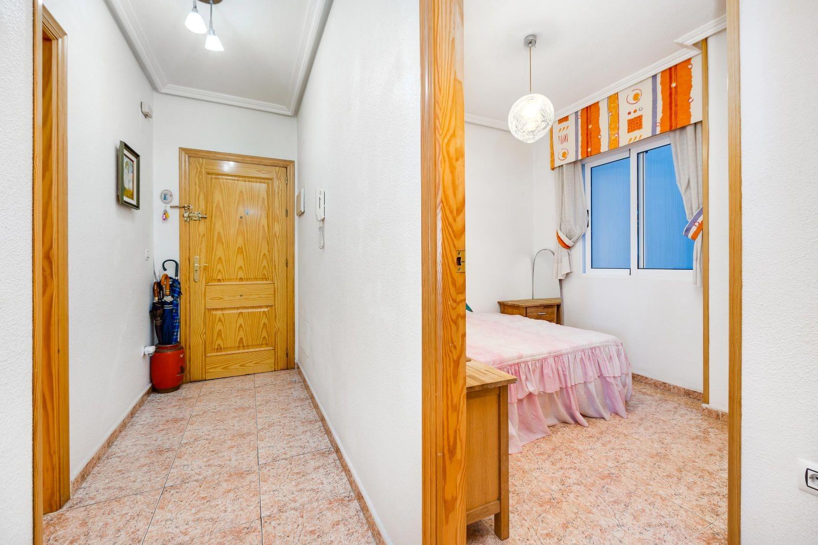 For sale - 3 Bedroom 2 Bathroom Apartment in Torrevieja - Torrevieja  - Alicante