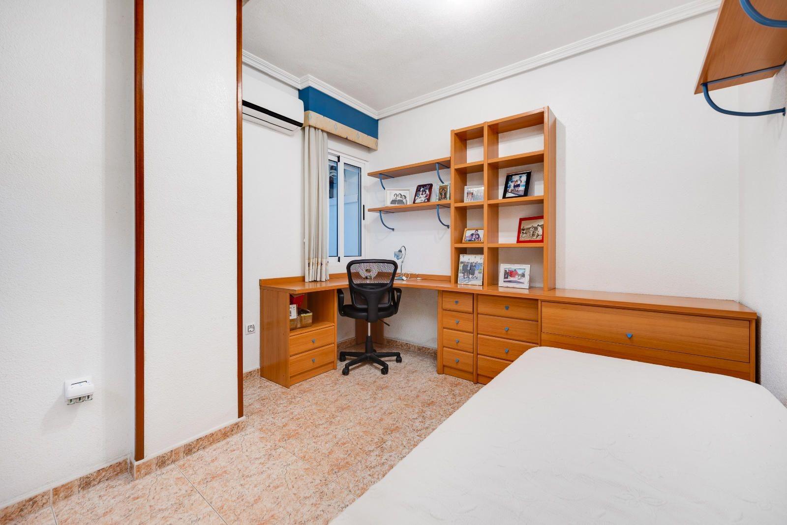 For sale - 3 Bedroom 2 Bathroom Apartment in Torrevieja - Torrevieja  - Alicante