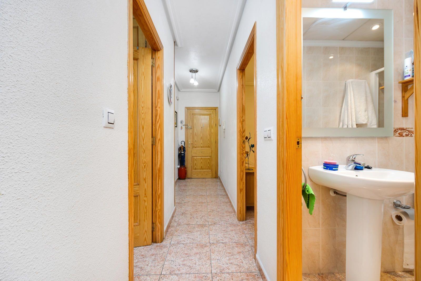 For sale - 3 Bedroom 2 Bathroom Apartment in Torrevieja - Torrevieja  - Alicante