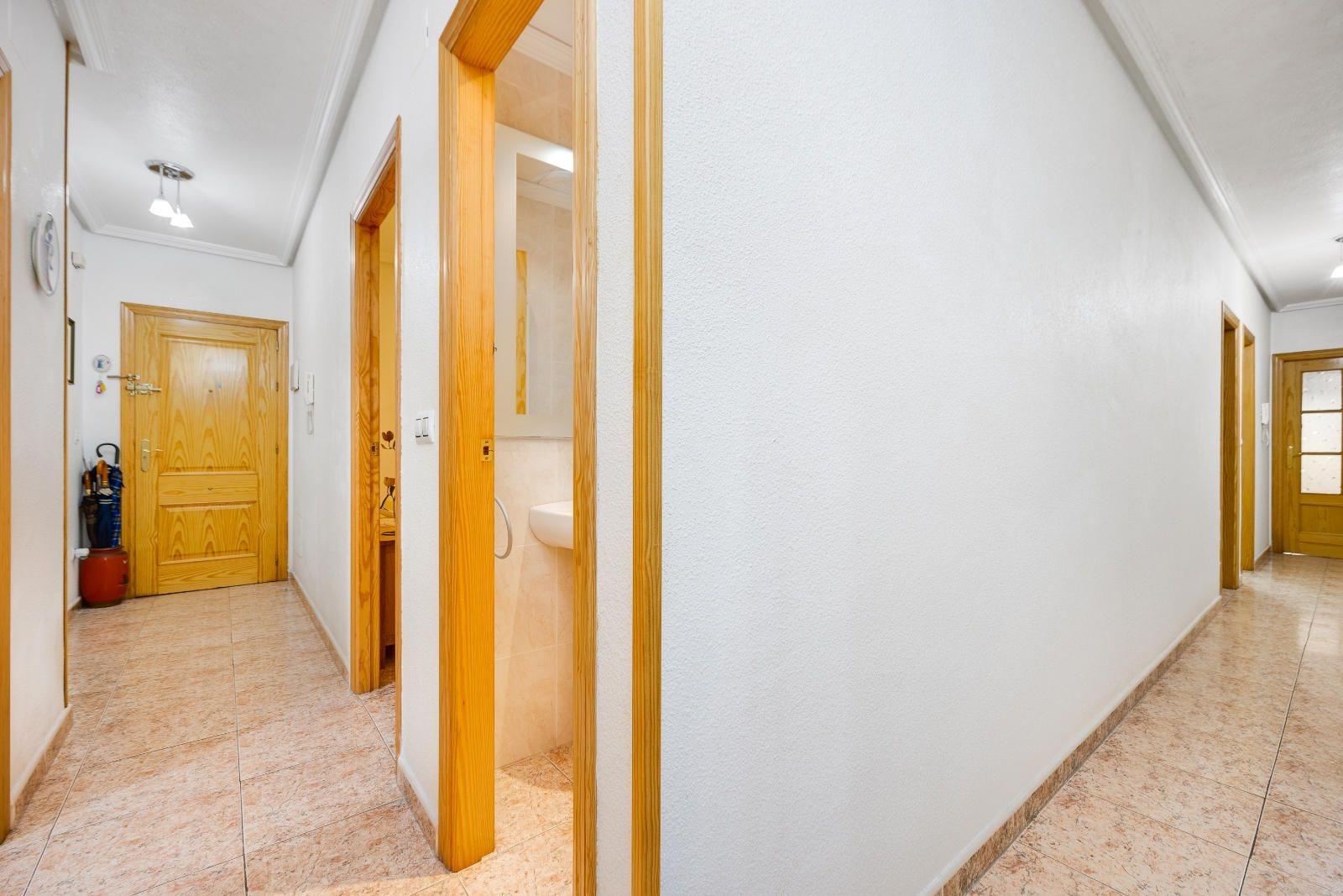 For sale - 3 Bedroom 2 Bathroom Apartment in Torrevieja - Torrevieja  - Alicante