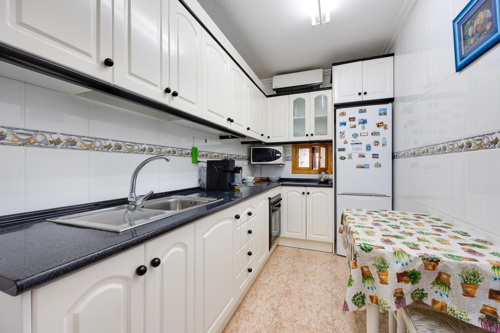 For sale - 3 Bedroom 2 Bathroom Apartment in Torrevieja - Torrevieja  - Alicante