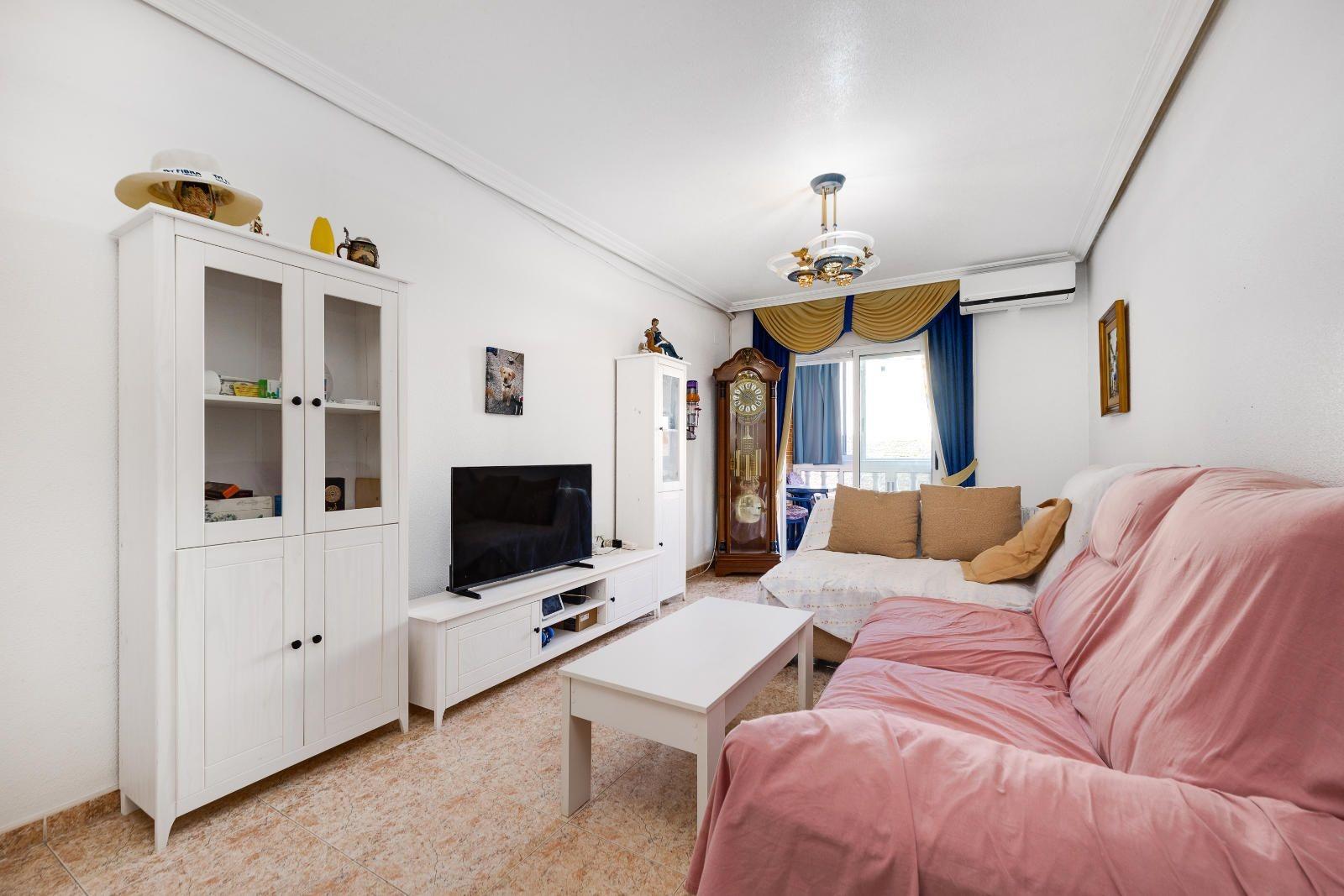 For sale - 3 Bedroom 2 Bathroom Apartment in Torrevieja - Torrevieja  - Alicante