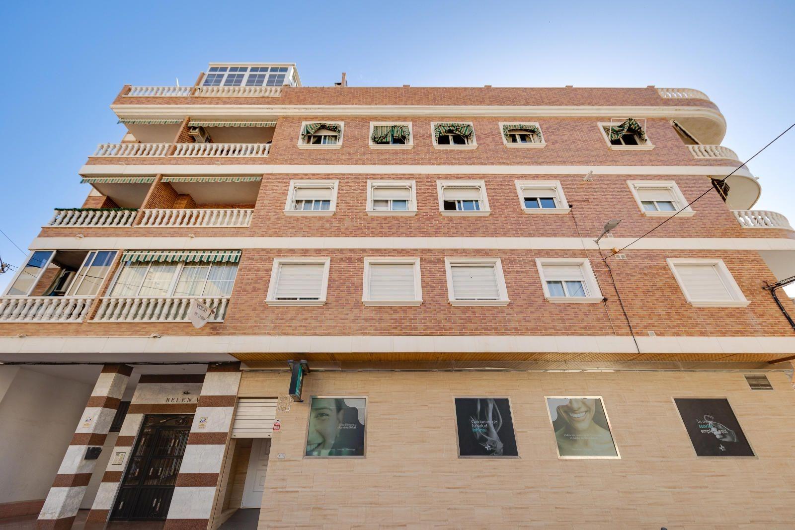 For sale - 3 Bedroom 2 Bathroom Apartment in Torrevieja - Torrevieja  - Alicante