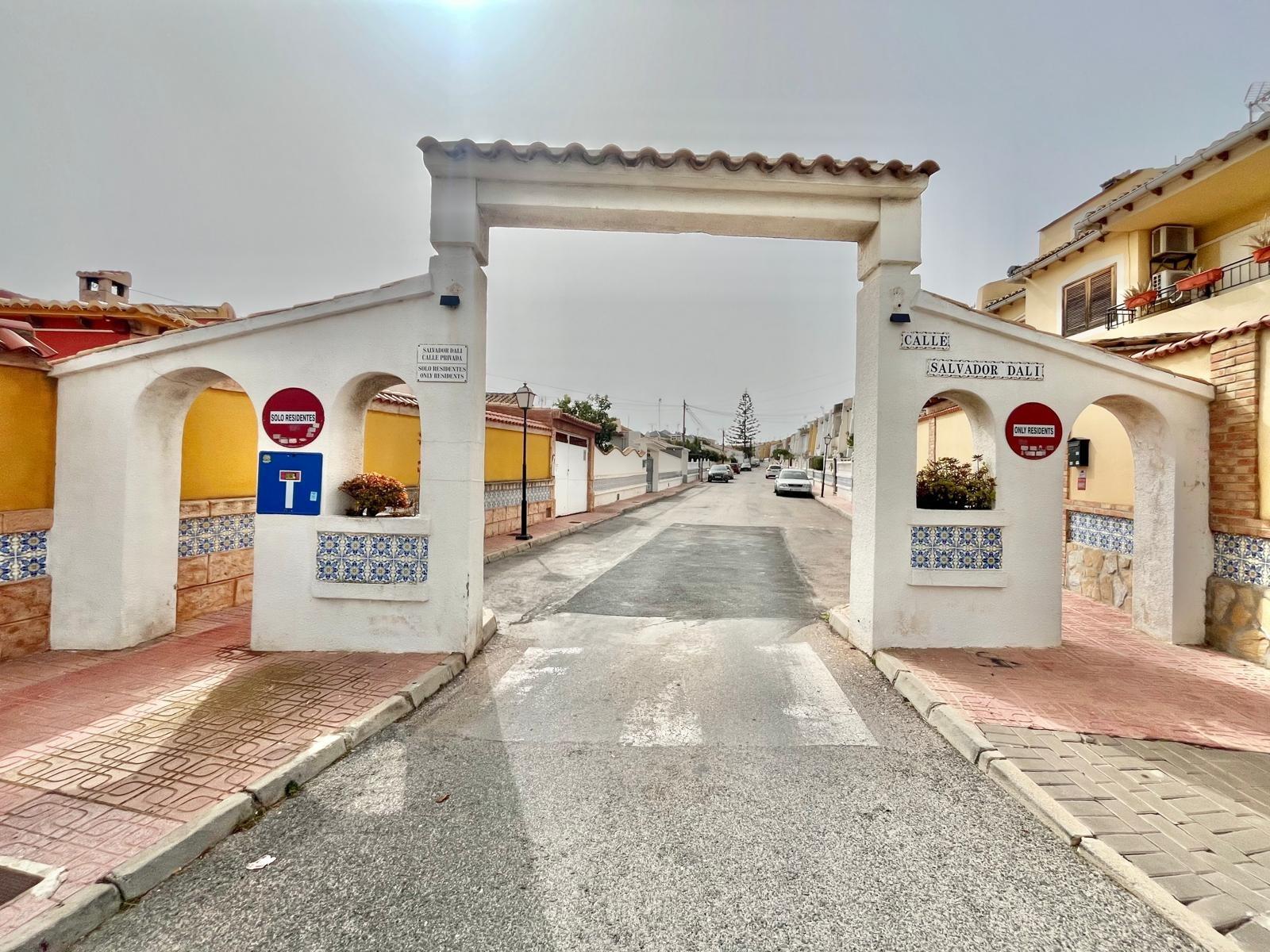 For sale - 2 Bedroom 1 Bathroom Villa in Torrevieja - Los Balcones - Los Altos Del Edén  - Alicante